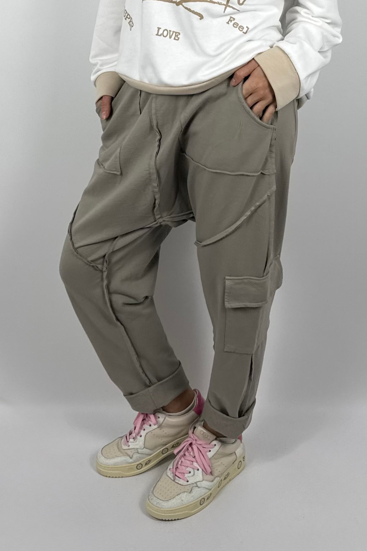 Damen-Cargohose mit tiefem Schritt und Ziernähten-Mud