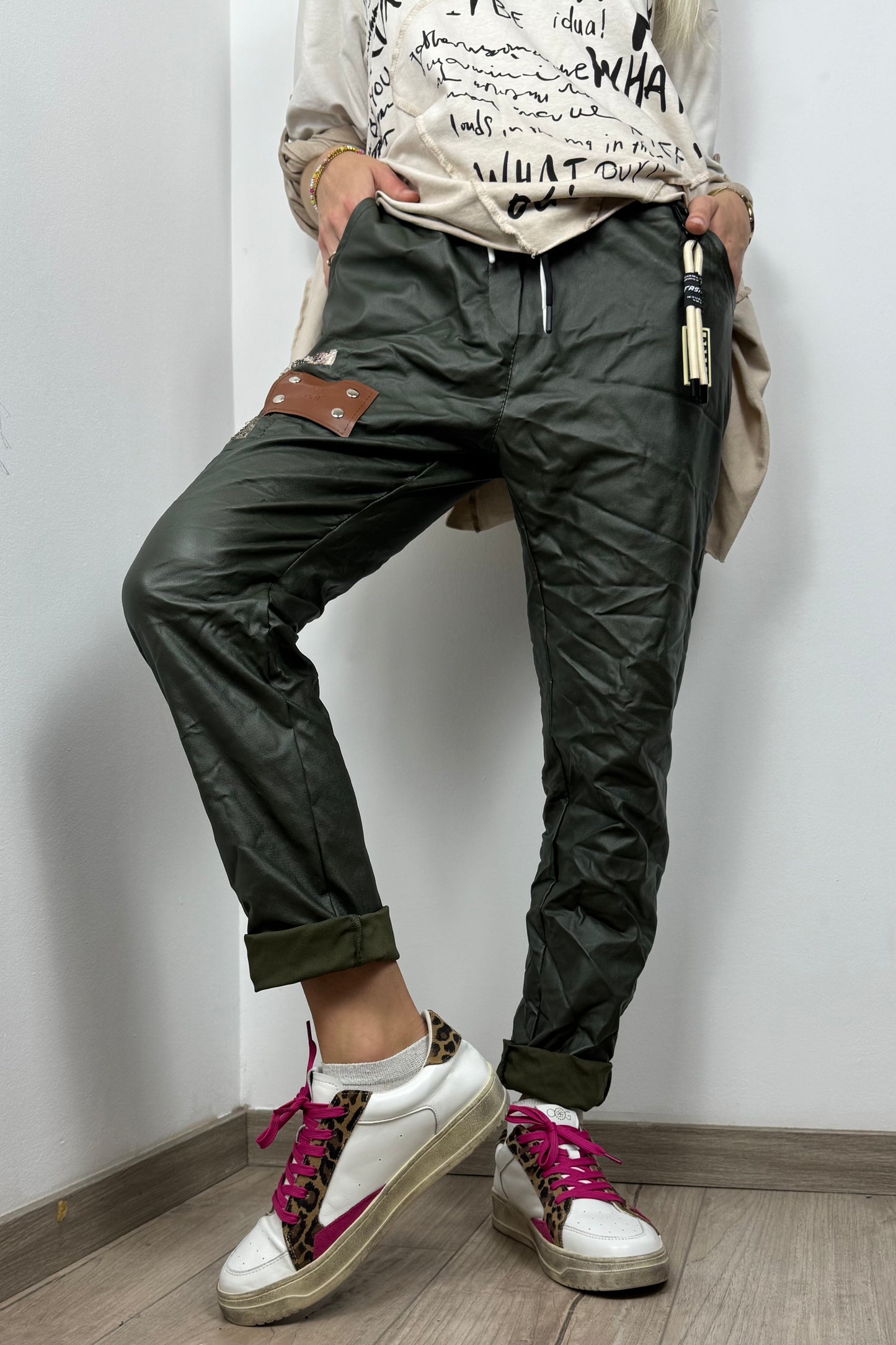 Stylische Patchwork-Joggerhose mit Zierdetails