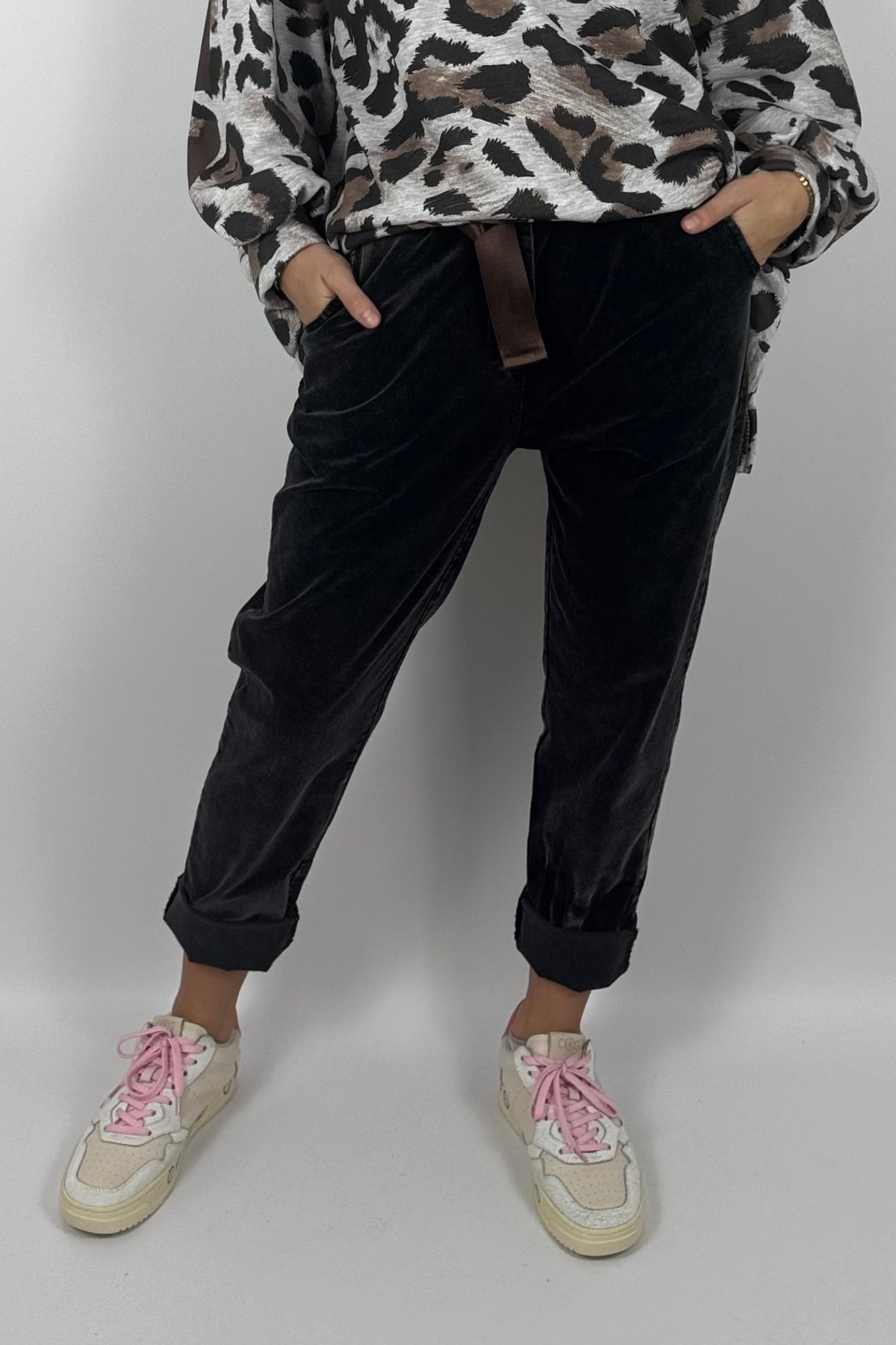 Damen Cordhose mit Gürtel – Schwarz