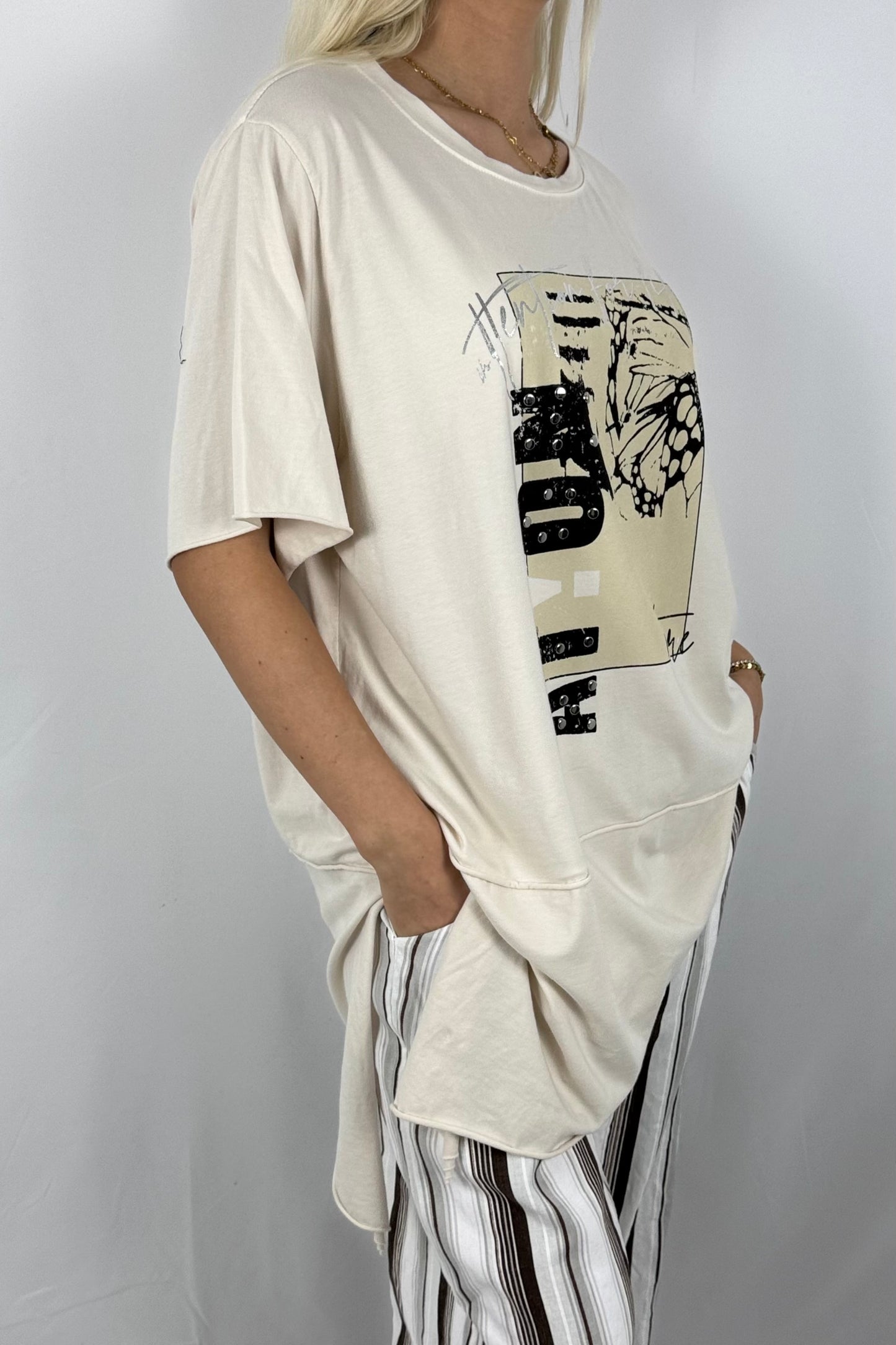 Asymmetrisches Shirt mit Print & Cut-Out-Details – modern und bequem-Beige