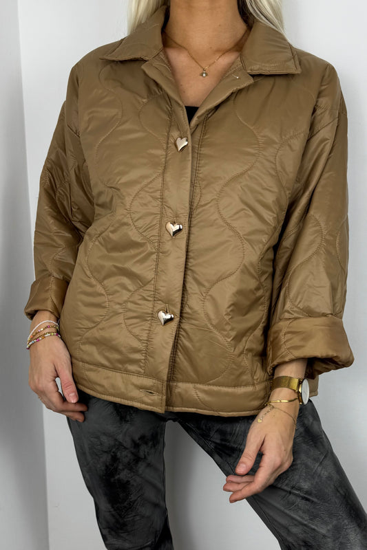 Steppjacke mit Herzknöpfen –Camel