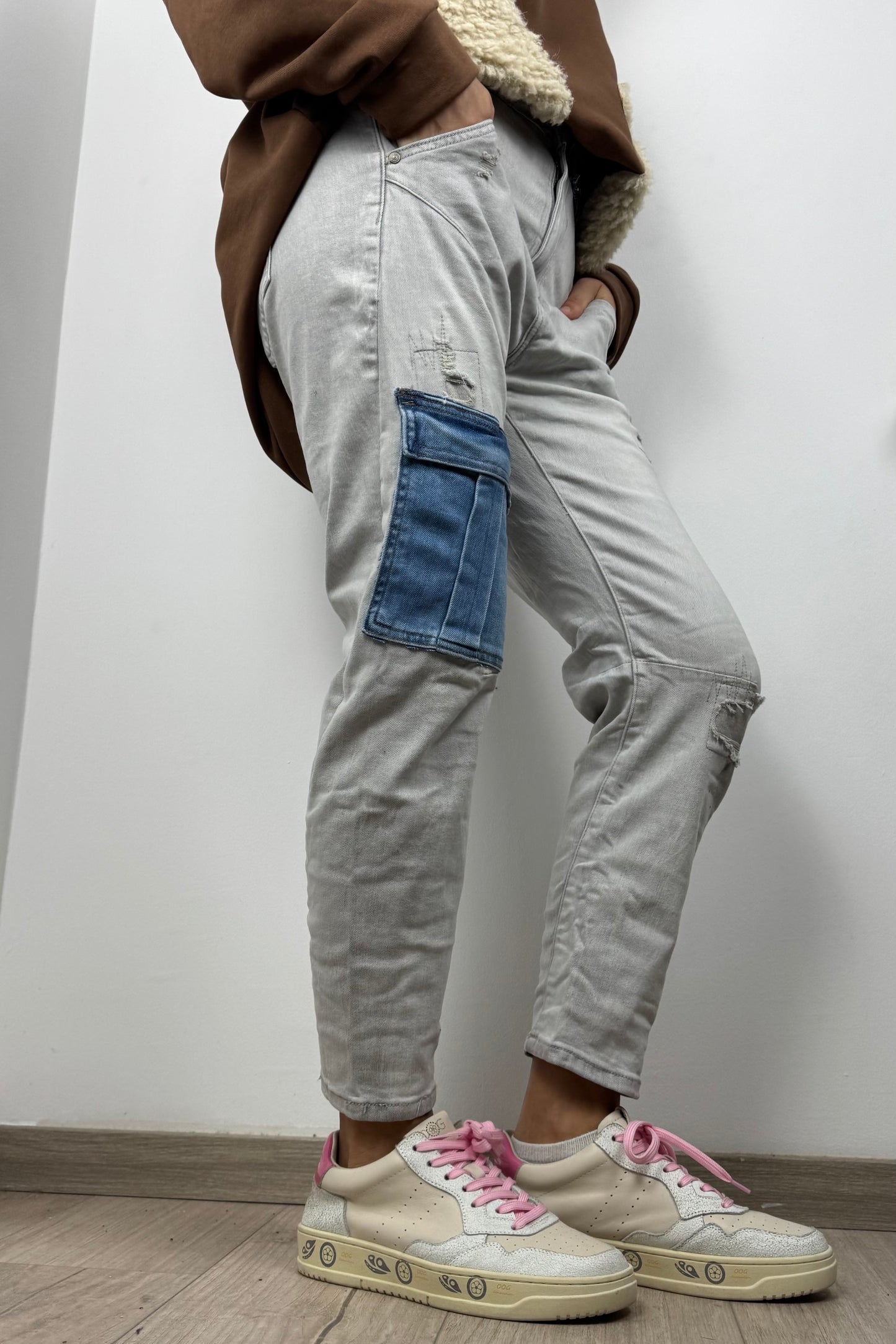 Patchwork Jeans mit Cargo-Tasche