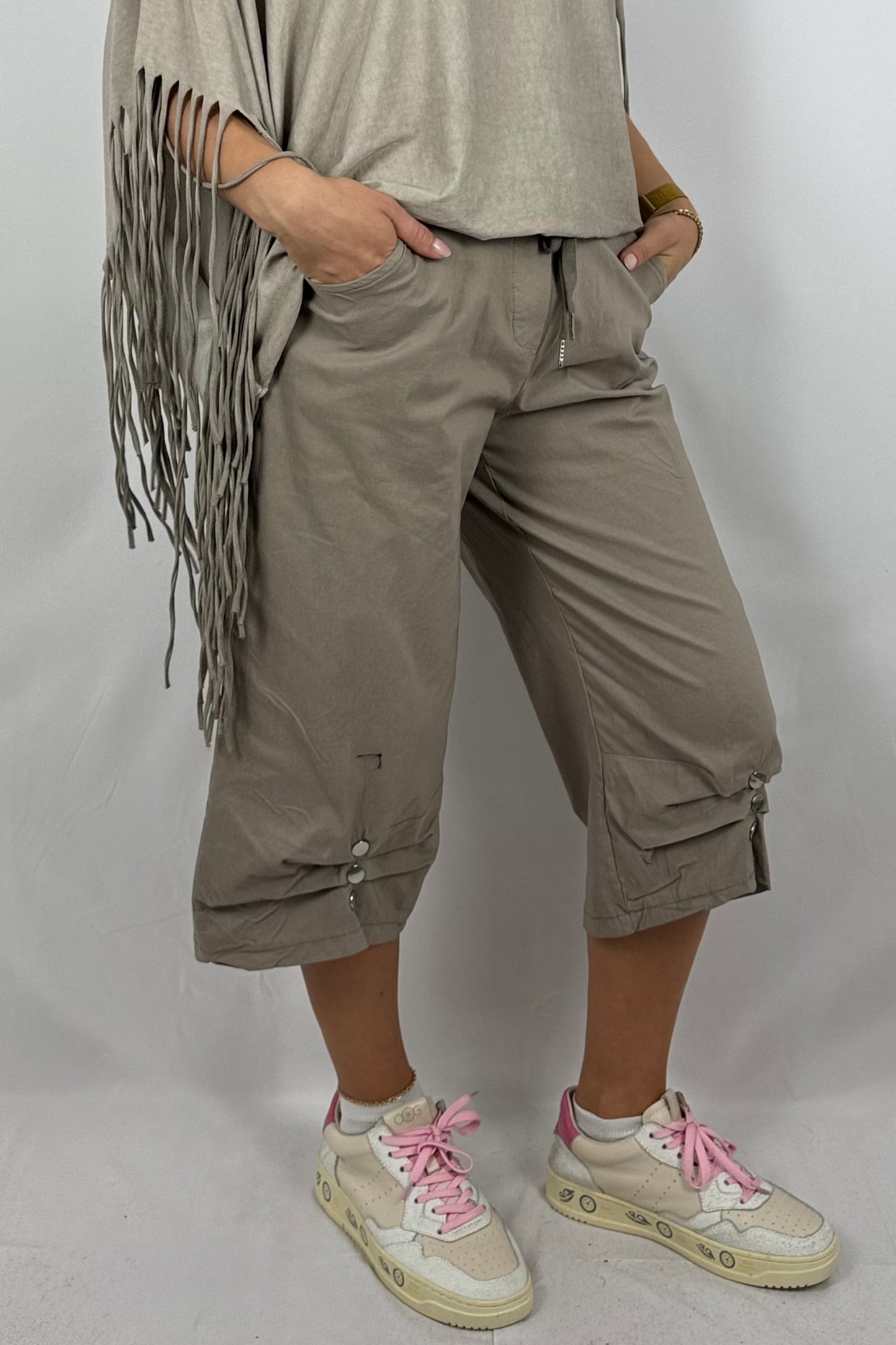 7/8-Hose mit Knopfdetail & Paperbag-Bund-Mud