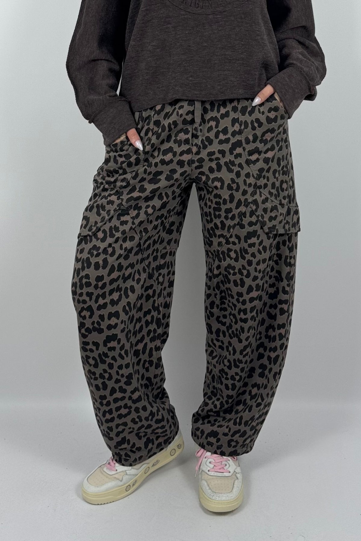 Modische Damen Cargo-Balloonhose mit Leo-Muster –Mud
