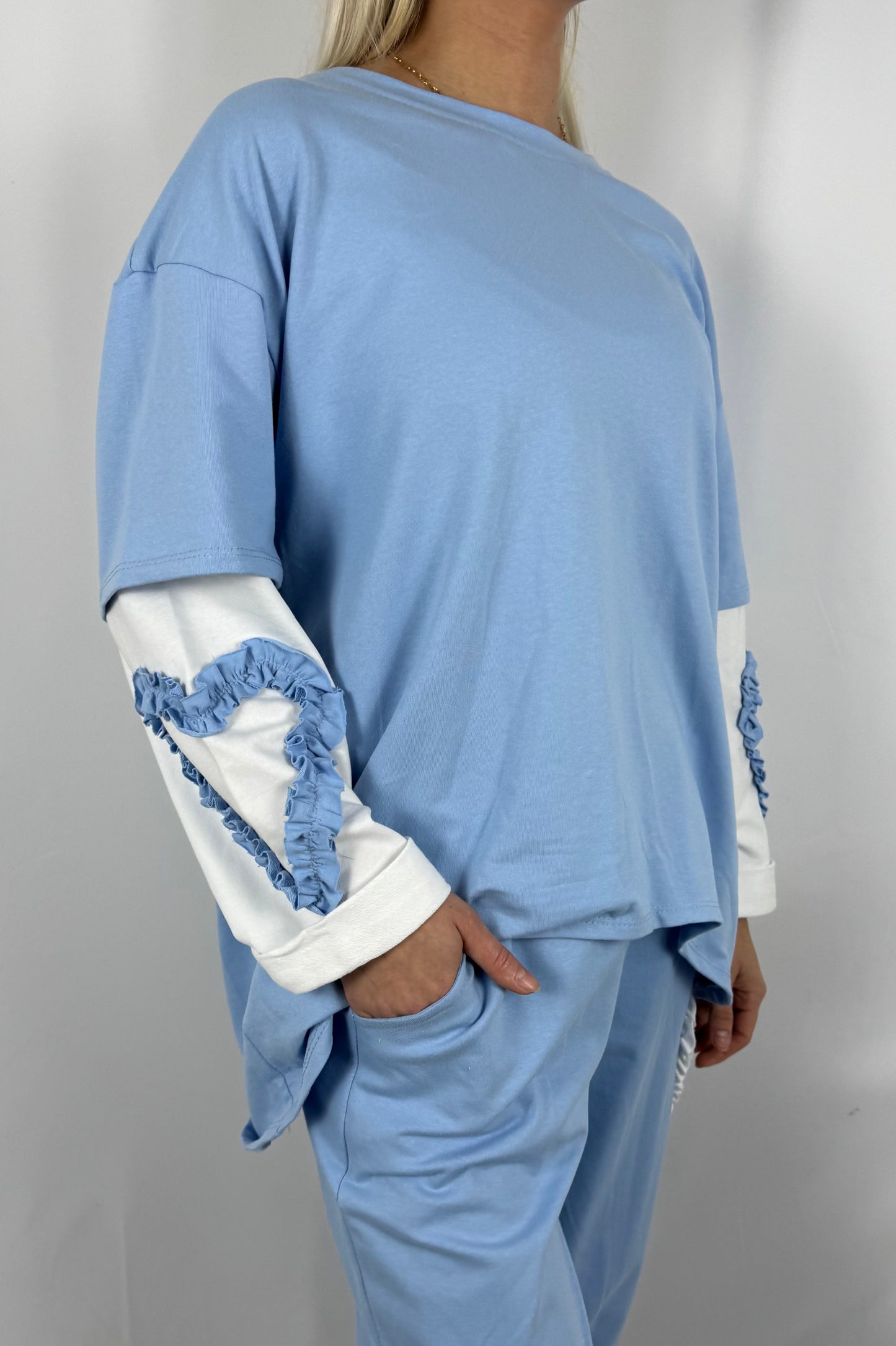 Damen Shirt mit Herz Applikation an den Ärmeln-Hellblau