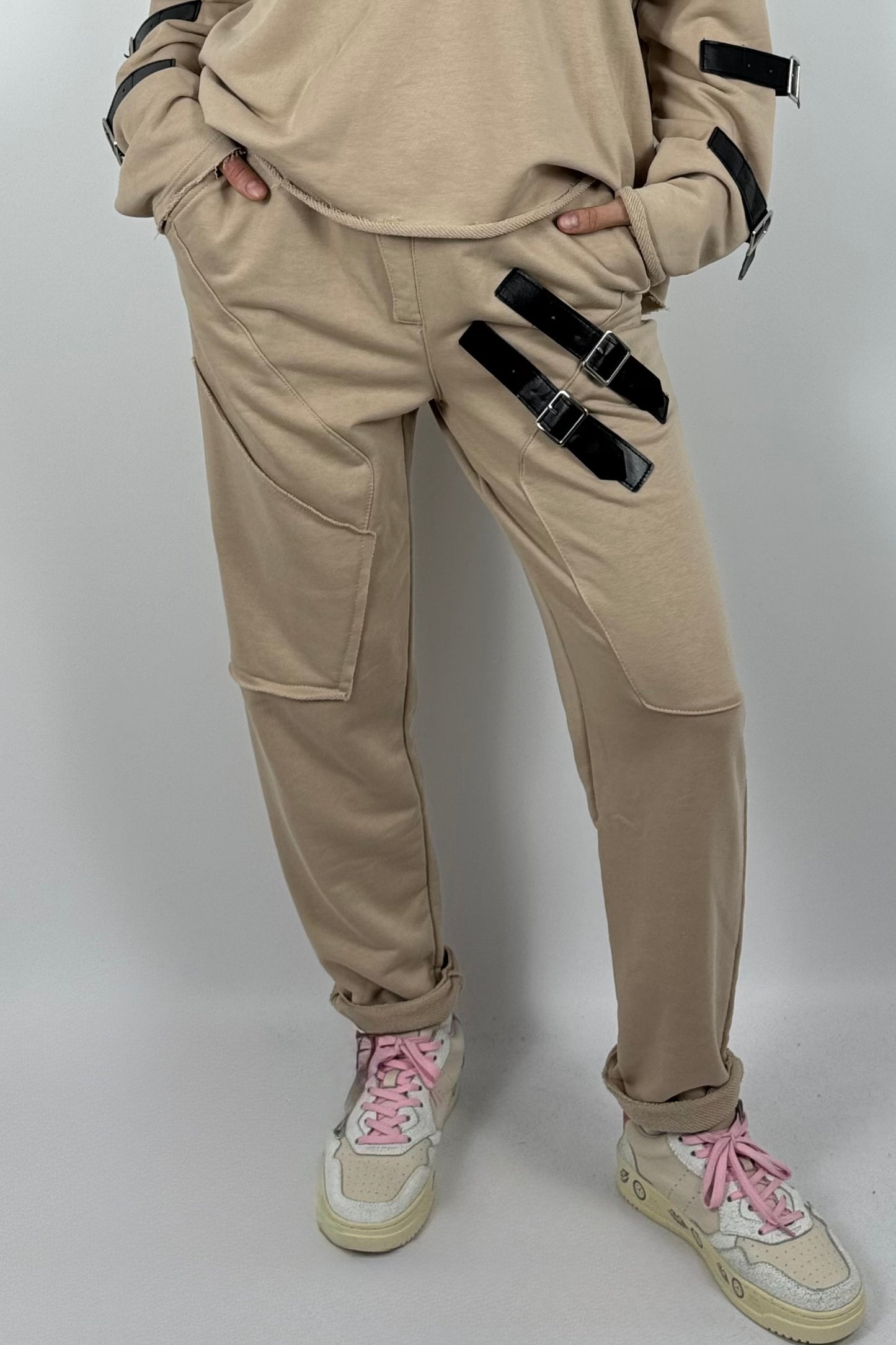 Lässige Oversize Jogginghose mit Schnallen-Details – Beige