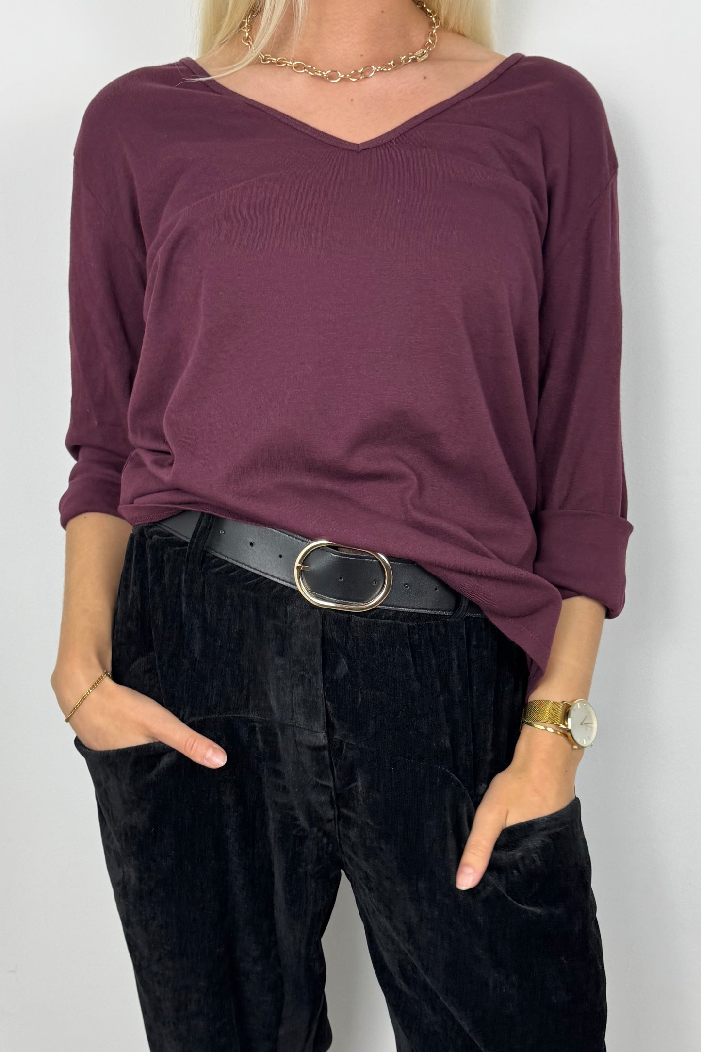 Damen Shirt mit V-Ausschnitt und gekrempelten Ärmeln