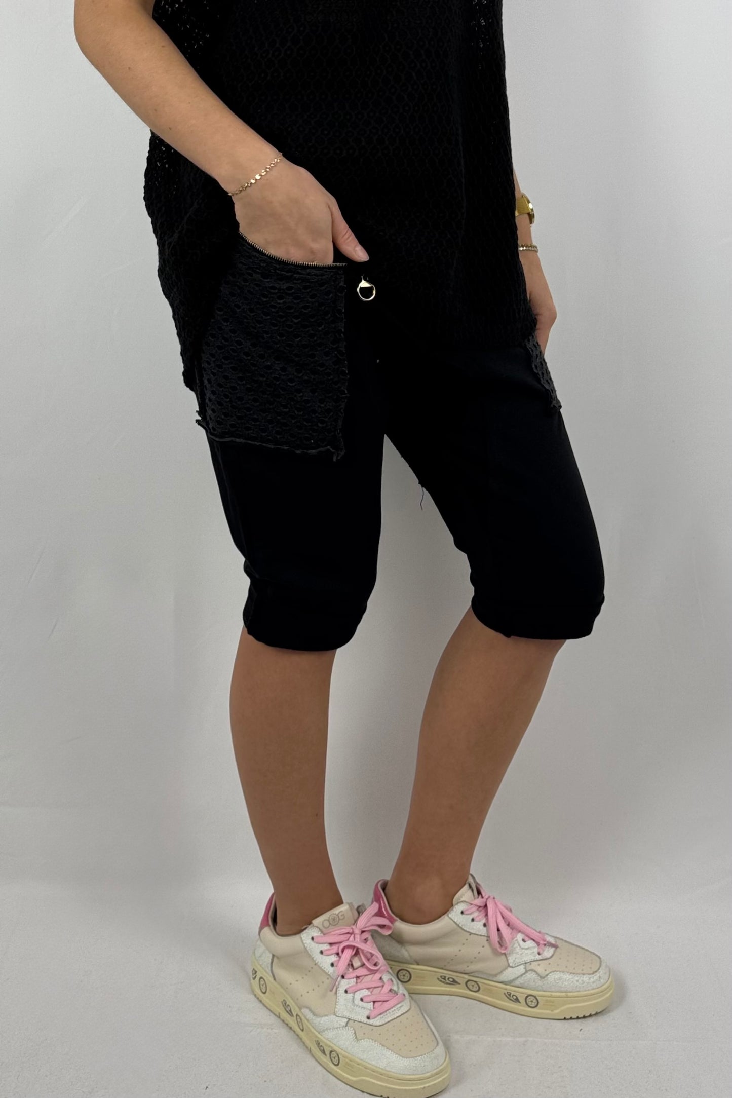 Baggy-Shorts mit Reißverschluss-Detail und Struktur-Einsätzen-Schwarz
