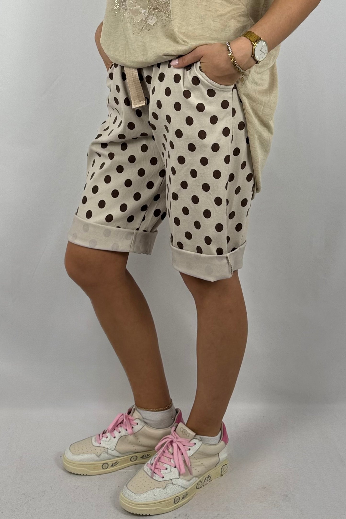 Shorts mit Punkte-Print & Gürtel-Beige