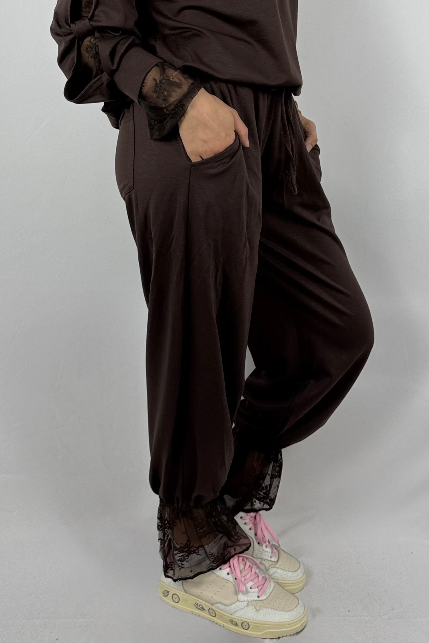 Damen Hose mit Spitze – Oversize-Schoko