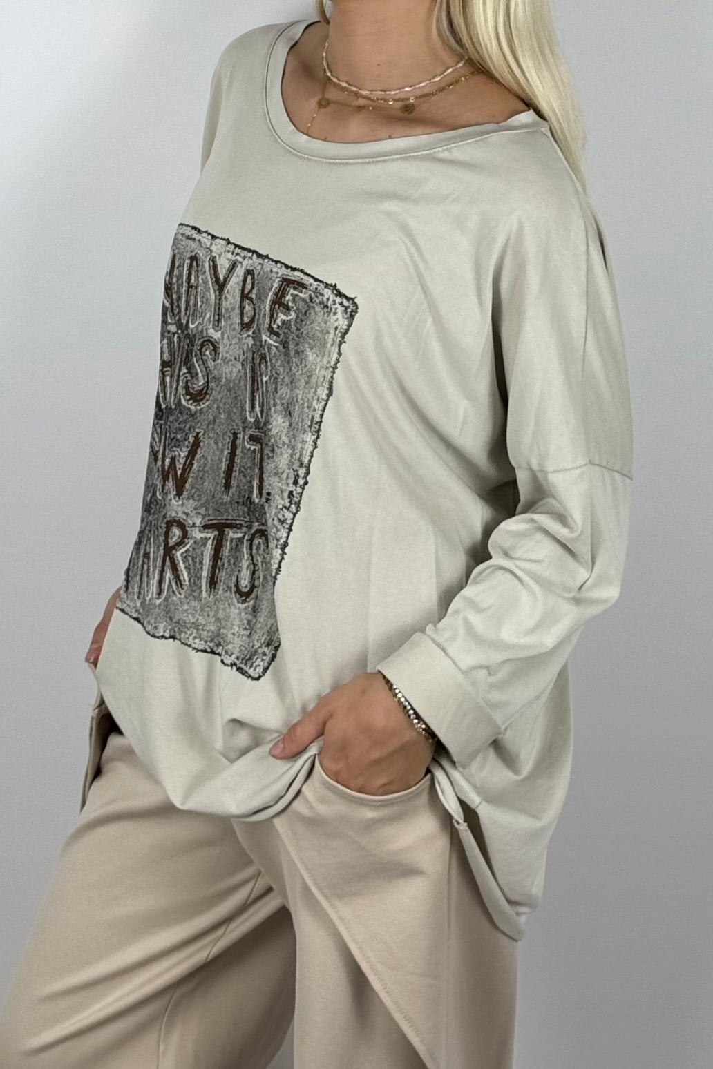 Damen Oversize Shirt „Maybe This Is How It Starts“ – Beige