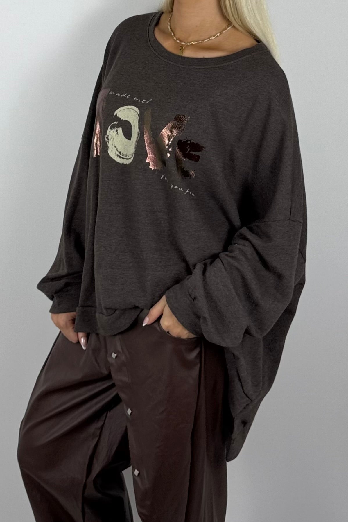 Damen Oversize Sweatshirt „LOVE“ – Schoko