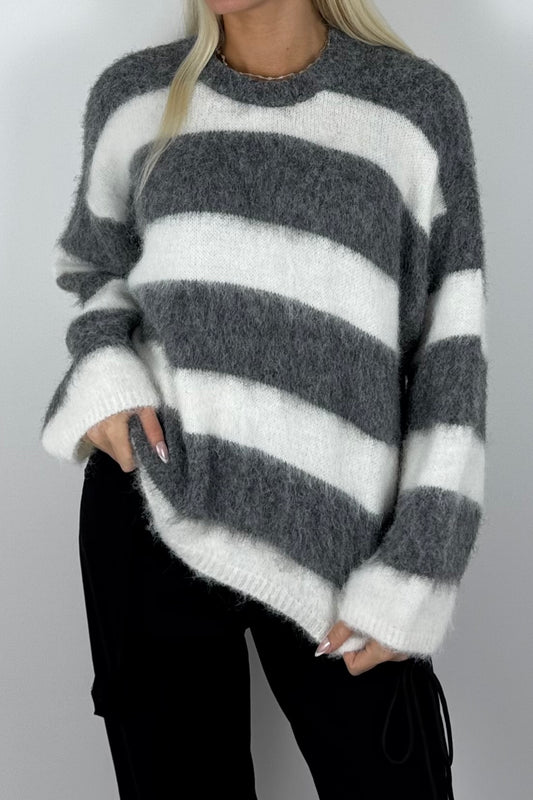 Damen Kuschelpullover gestreift –Grau