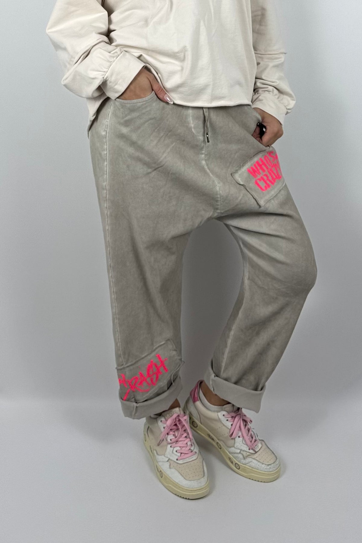 Damen Baggy-Hose mit Statement-Print-Mud