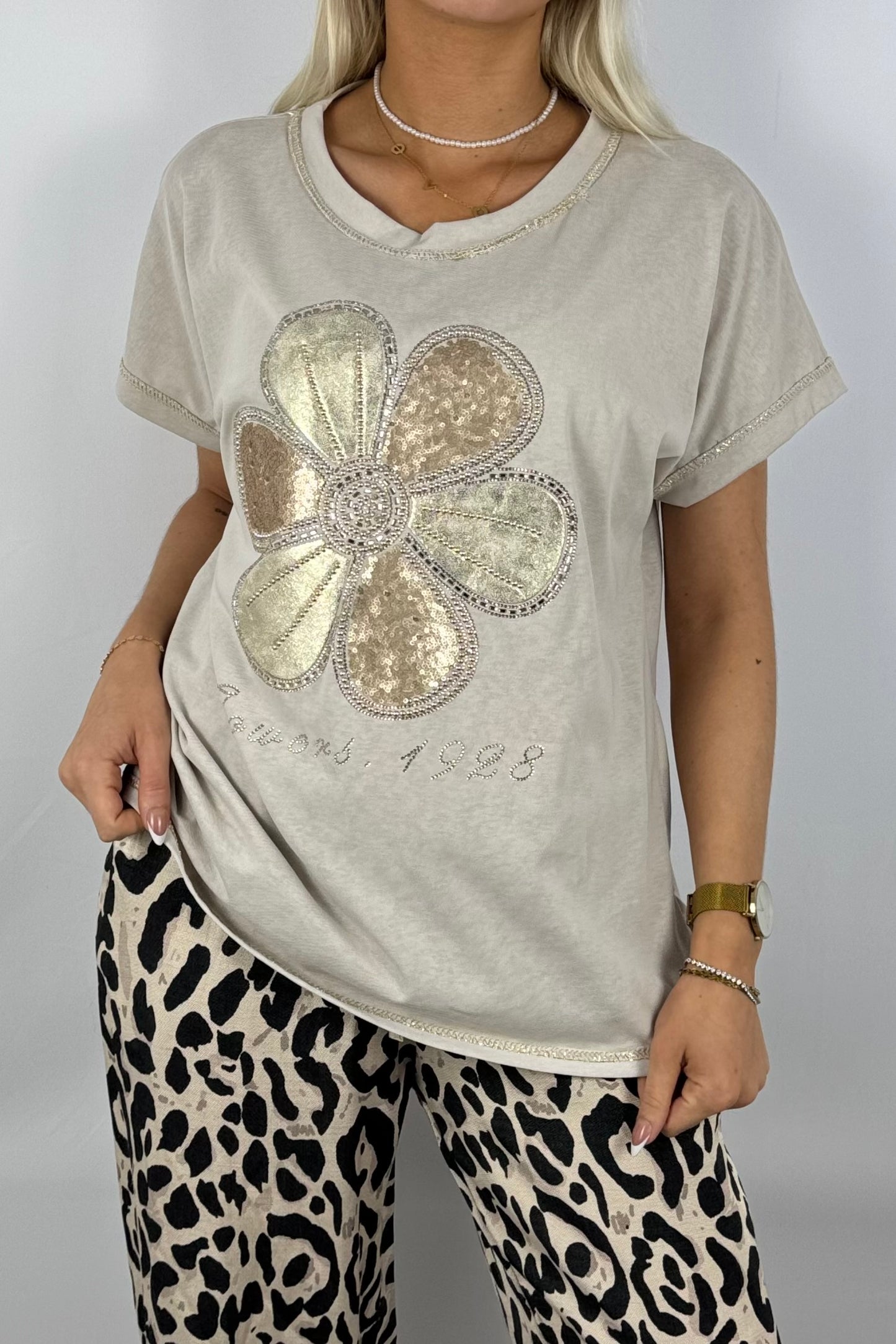 Shirt mit Blumen-Motiv und Strassdetails-Beige