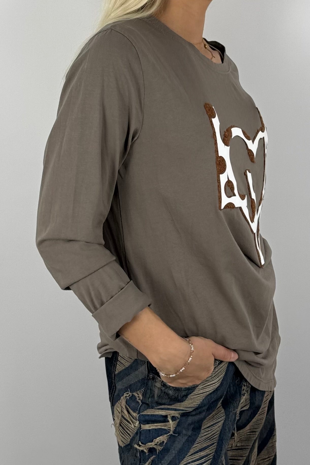 Damen Longshirt „LOVE“ mit Herz-Print – Oversize-Mud