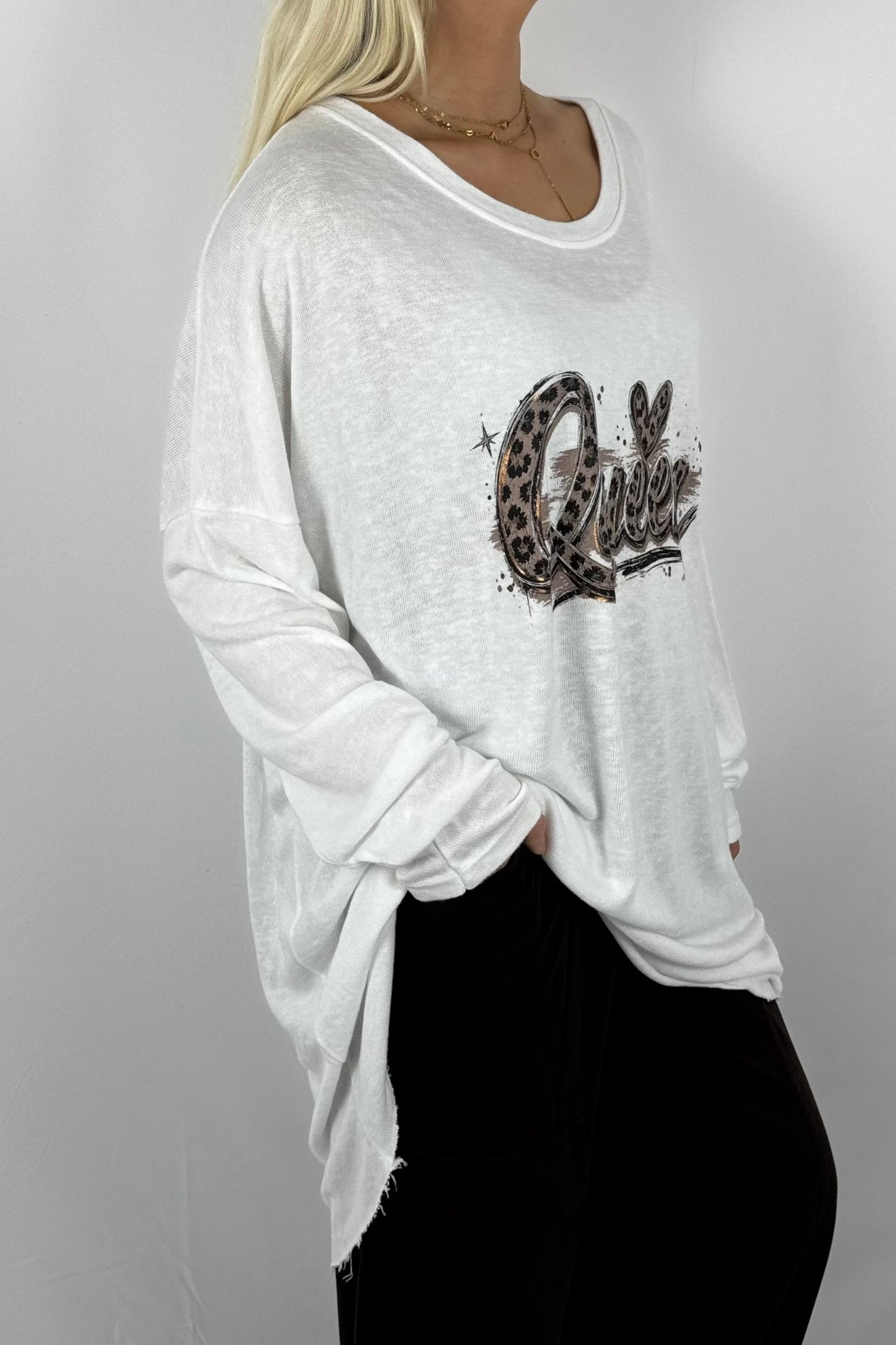 Damen Longshirt „Queen“ – Oversize mit Frontprint-Weiß