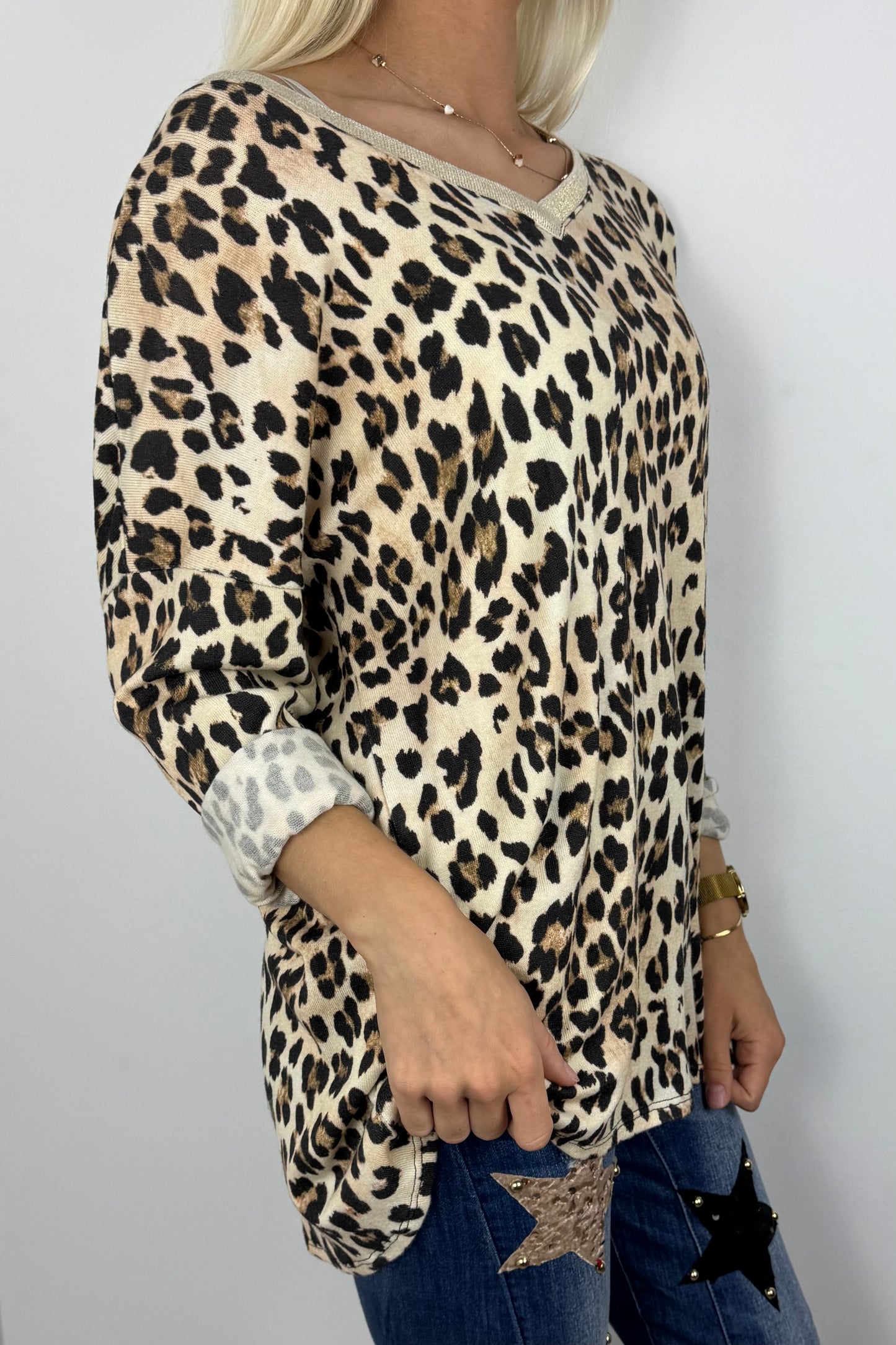 Modisches Shirt mit V-Ausschnitt und Animal-Print –Beige