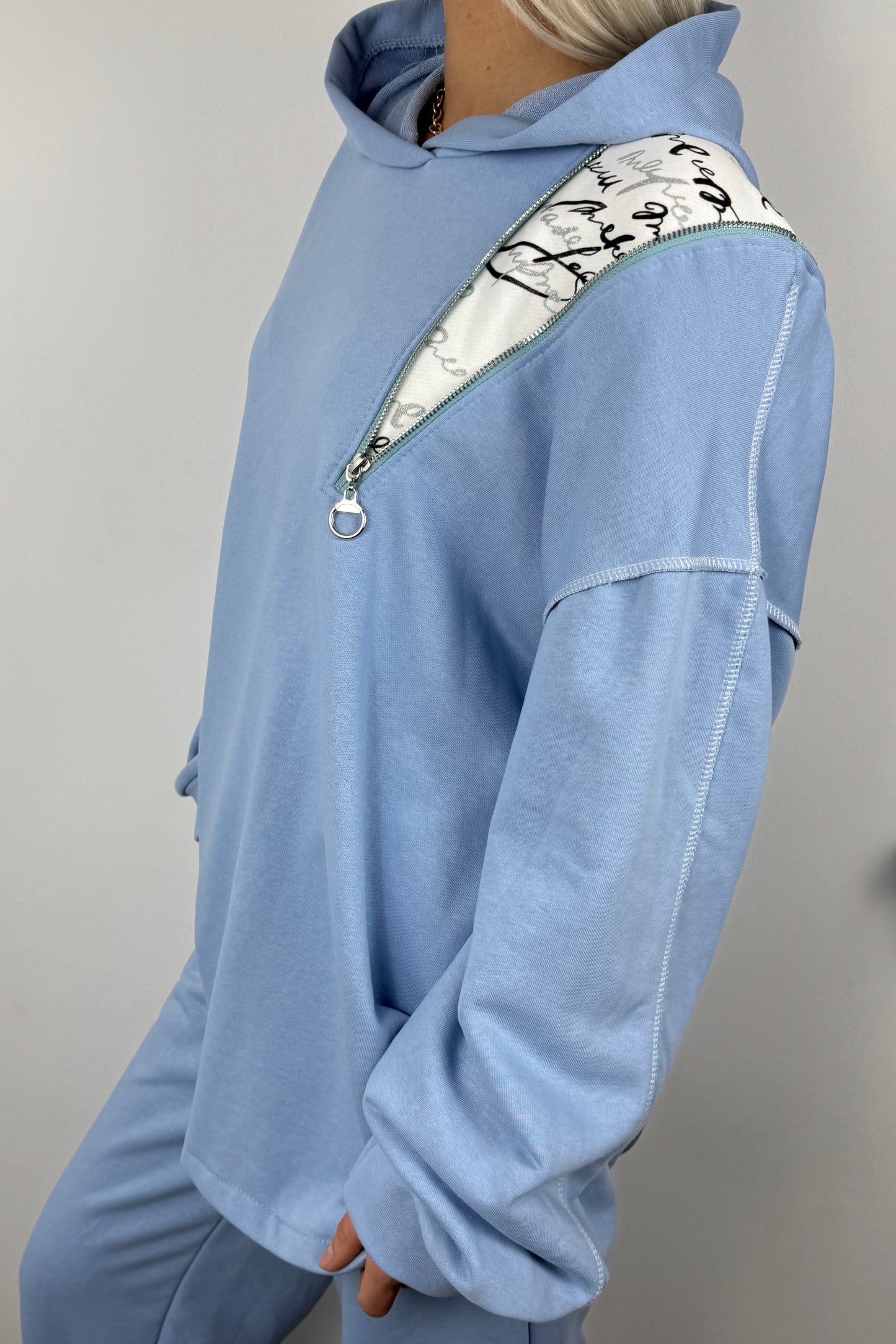 Asymmetrischer Hoodie mit Zipper -Hell blau