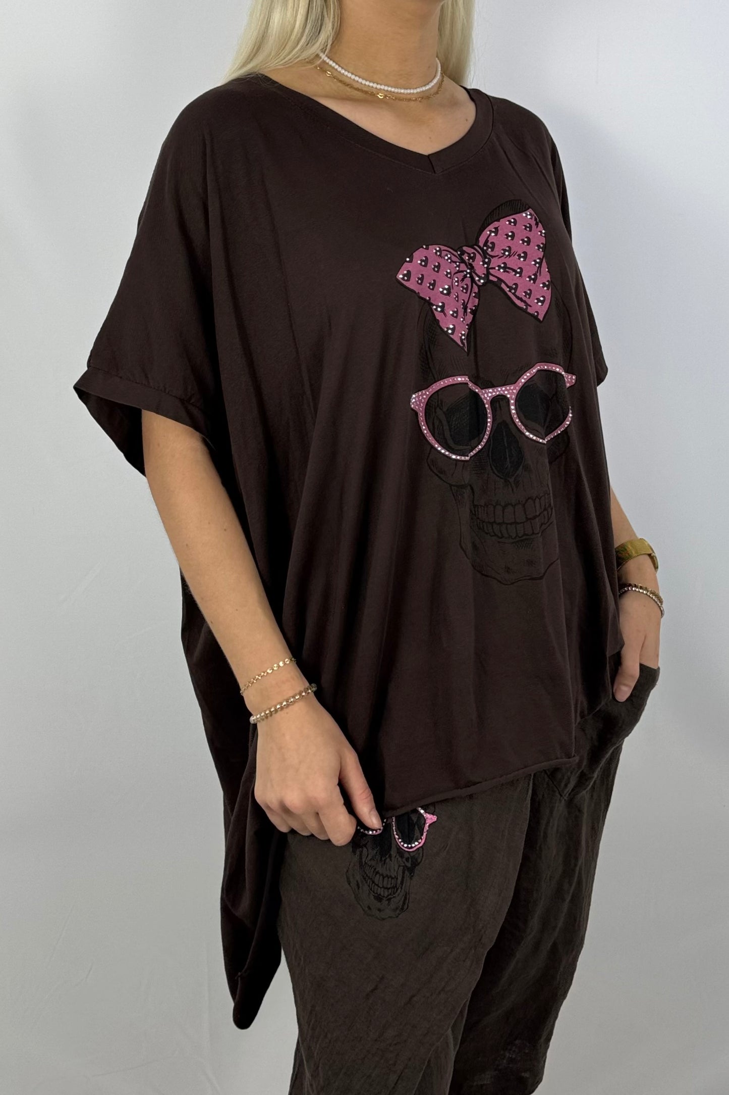 Oversize-Shirt mit Skull-Print & Neon-Details-Schoko