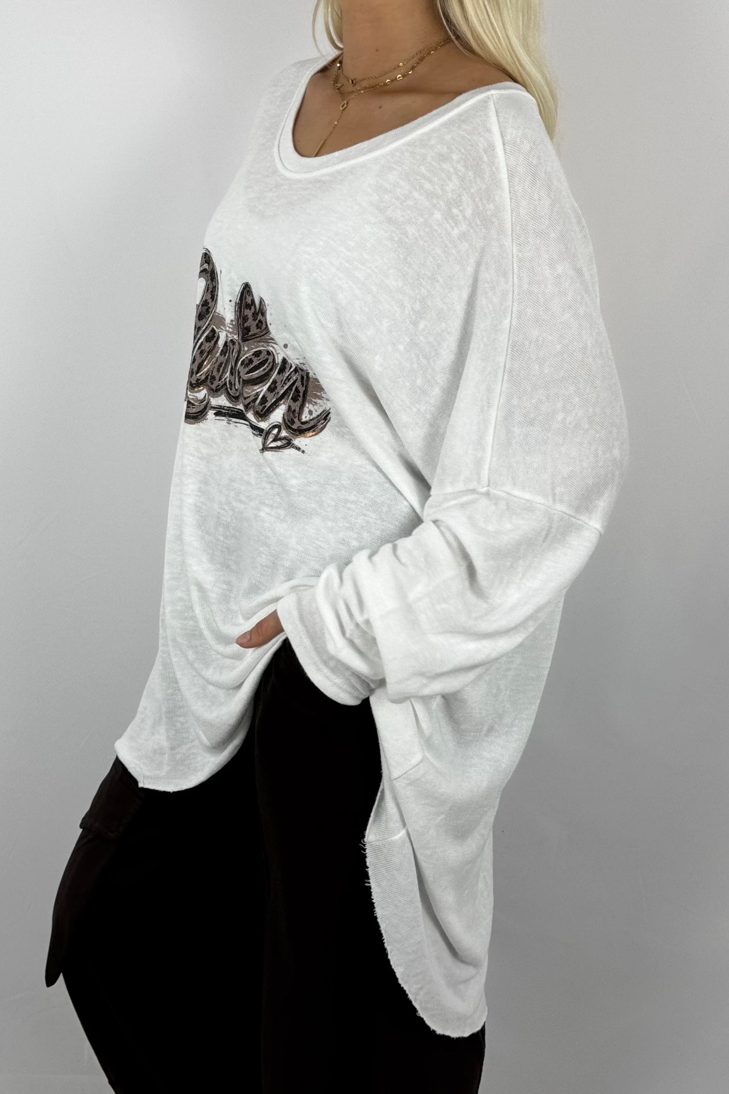 Damen Longshirt „Queen“ – Oversize mit Frontprint-Weiß