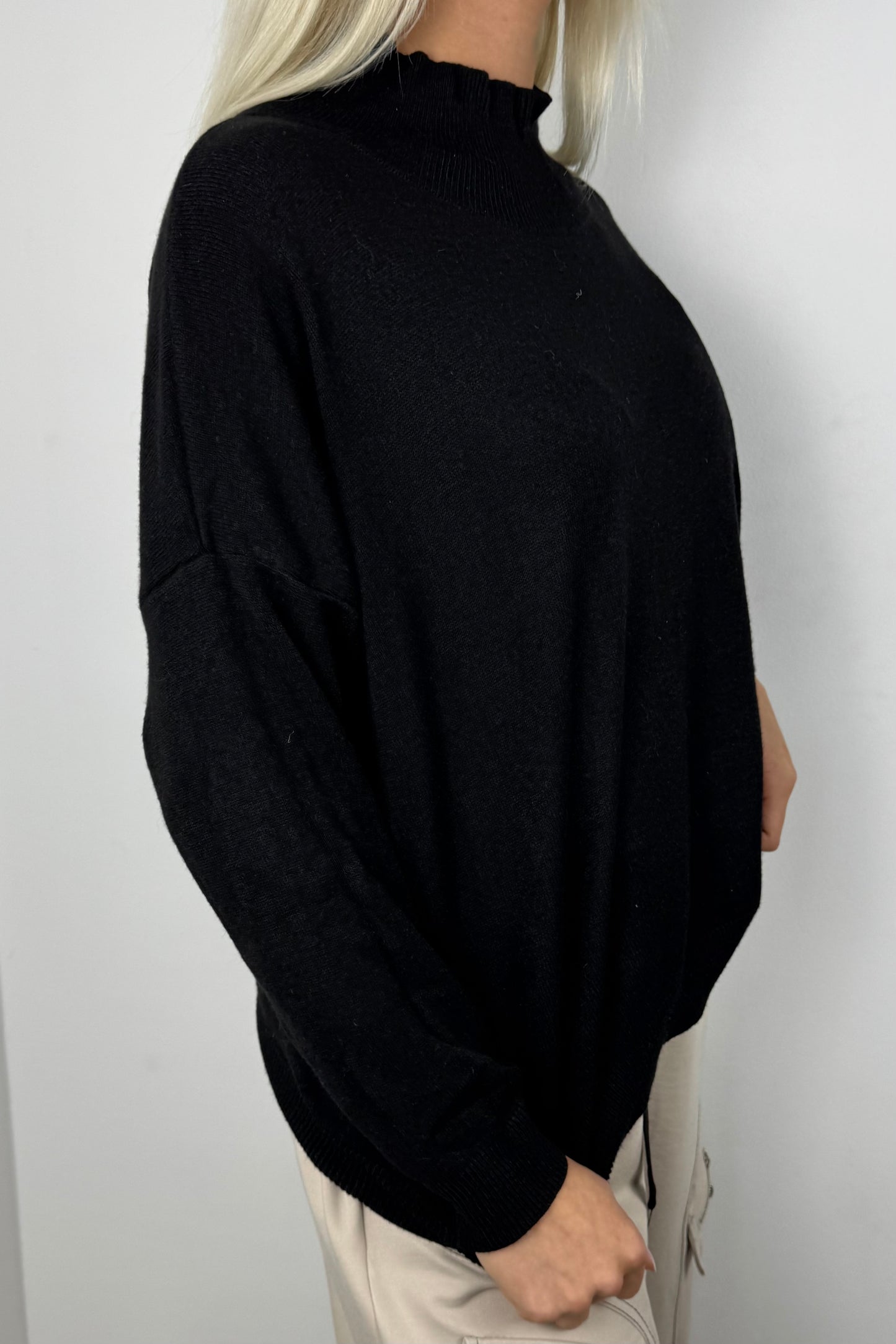 Oversize Shirt mit Herz-Patch & Zierknöpfen –Schwarz