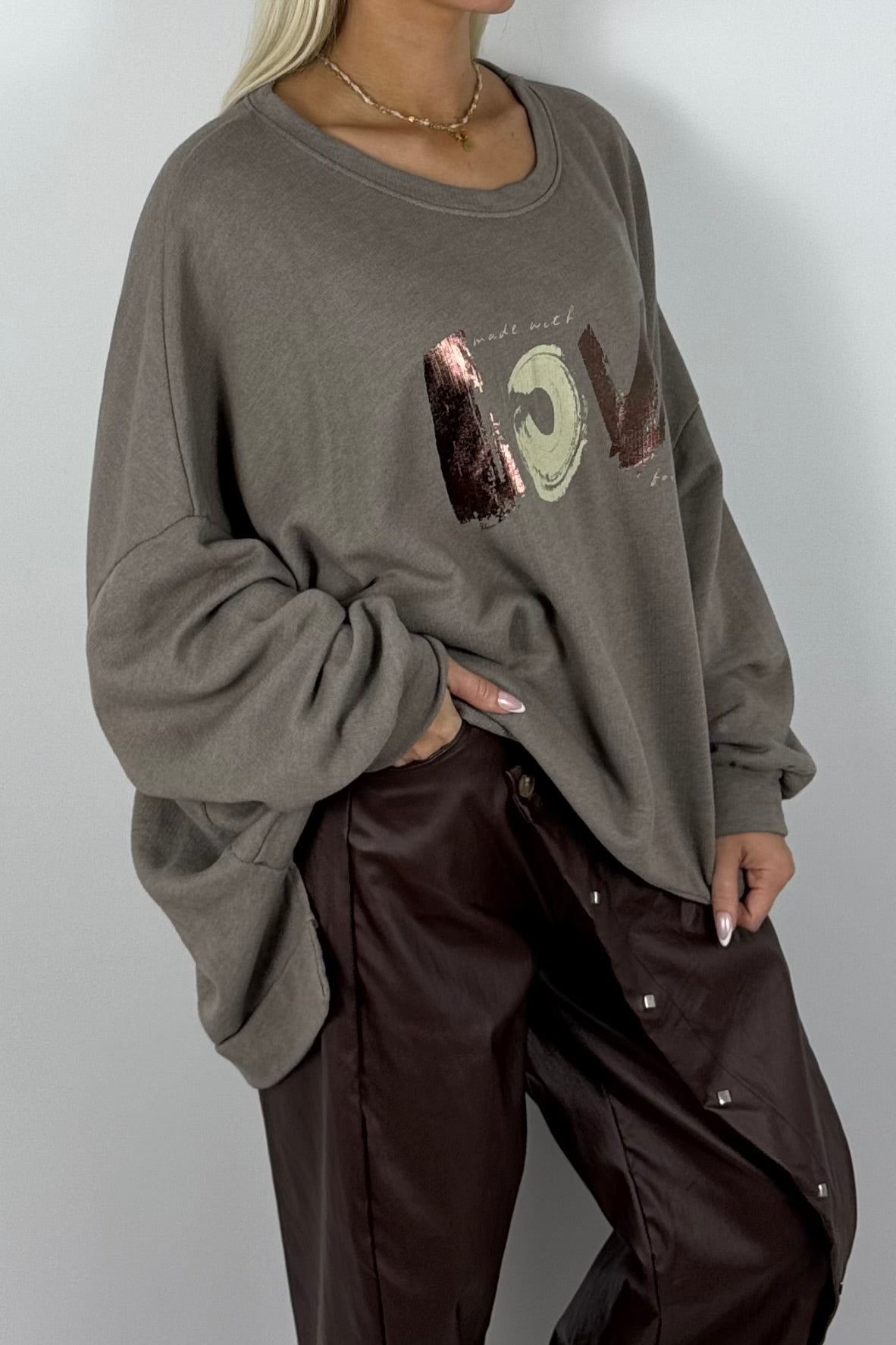 Damen Oversize Sweatshirt „LOVE“ – Mud