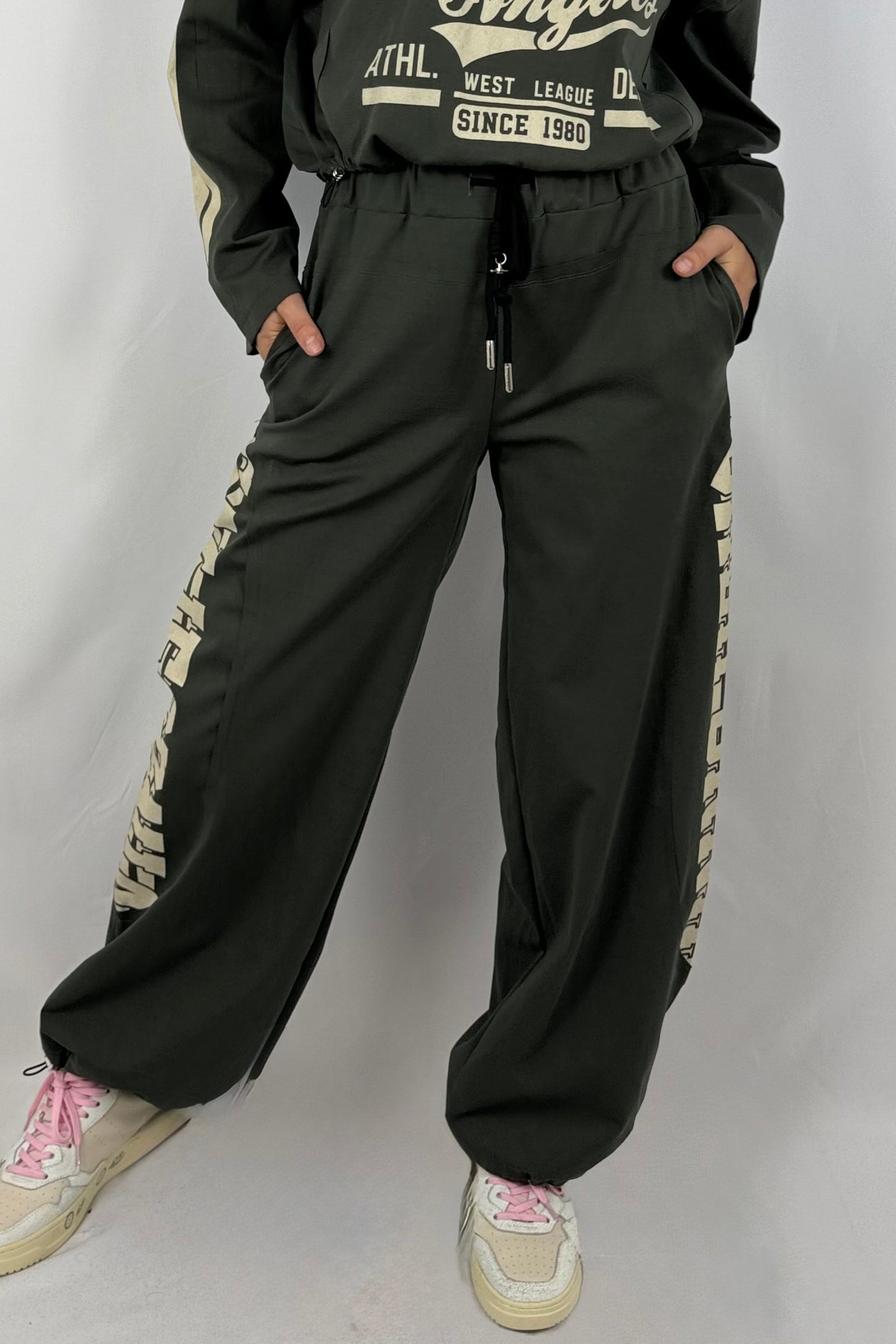 Damen Hose – Sportlicher Freizeit-Look mit Schriftzug-Khaki