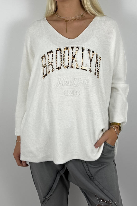 Oversize Shirt „BROOKLYN“ mit V-Ausschnitt – Weiß