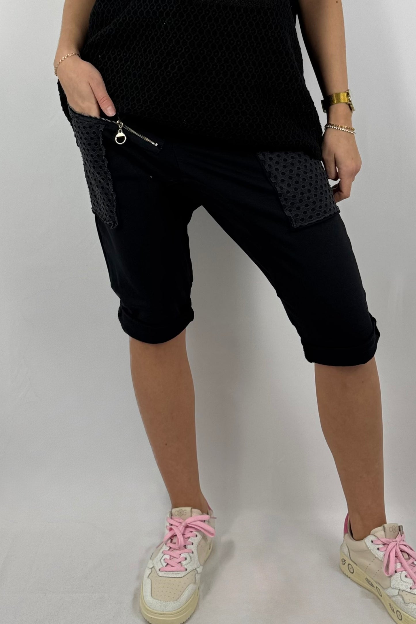 Baggy-Shorts mit Reißverschluss-Detail und Struktur-Einsätzen-Schwarz