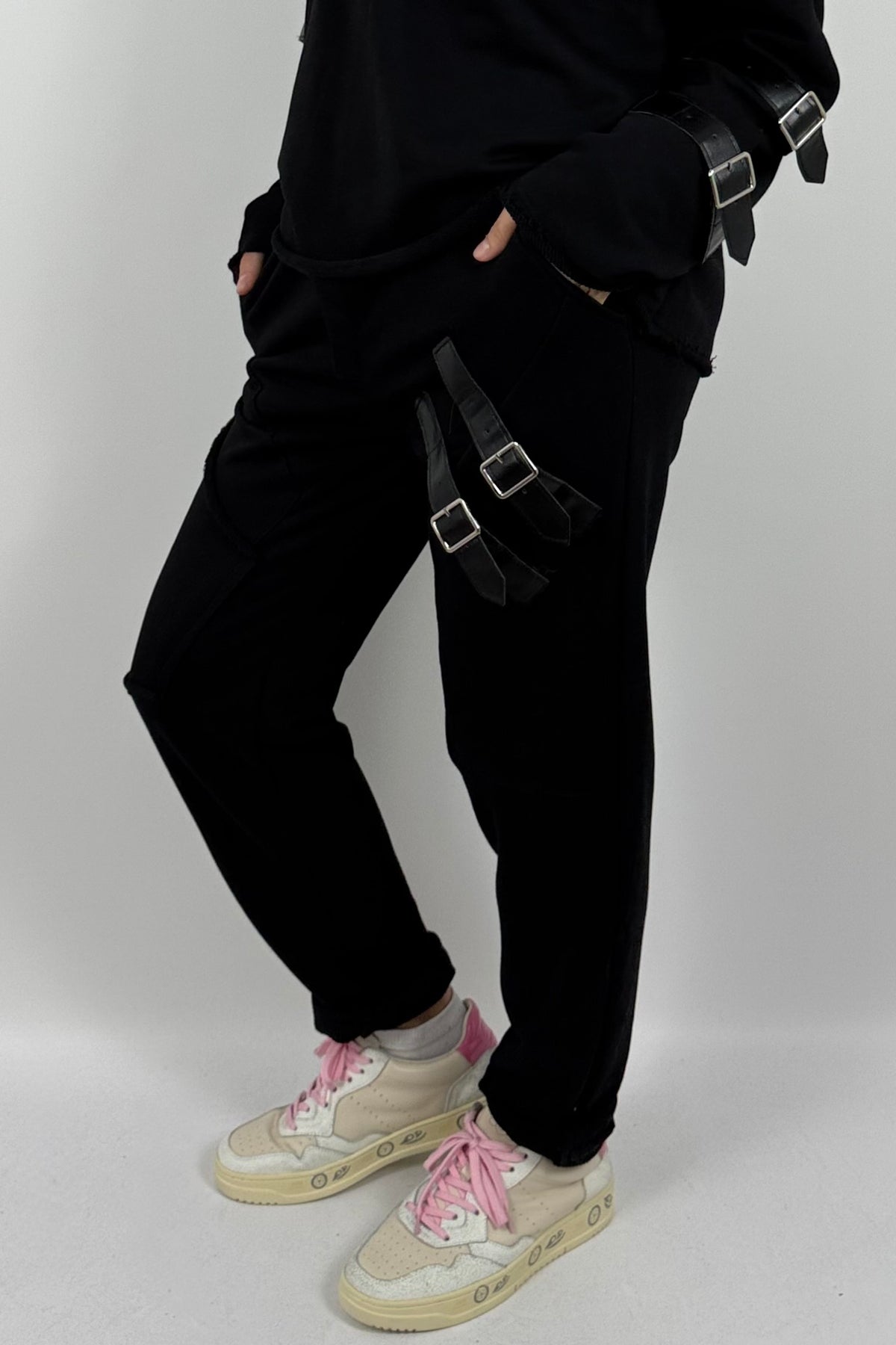 Lässige Oversize Jogginghose mit Schnallen-Details – Schwarz