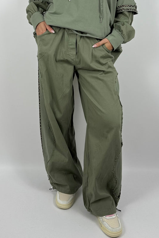 Baggy Hose mit Leo-Streifen-Khaki