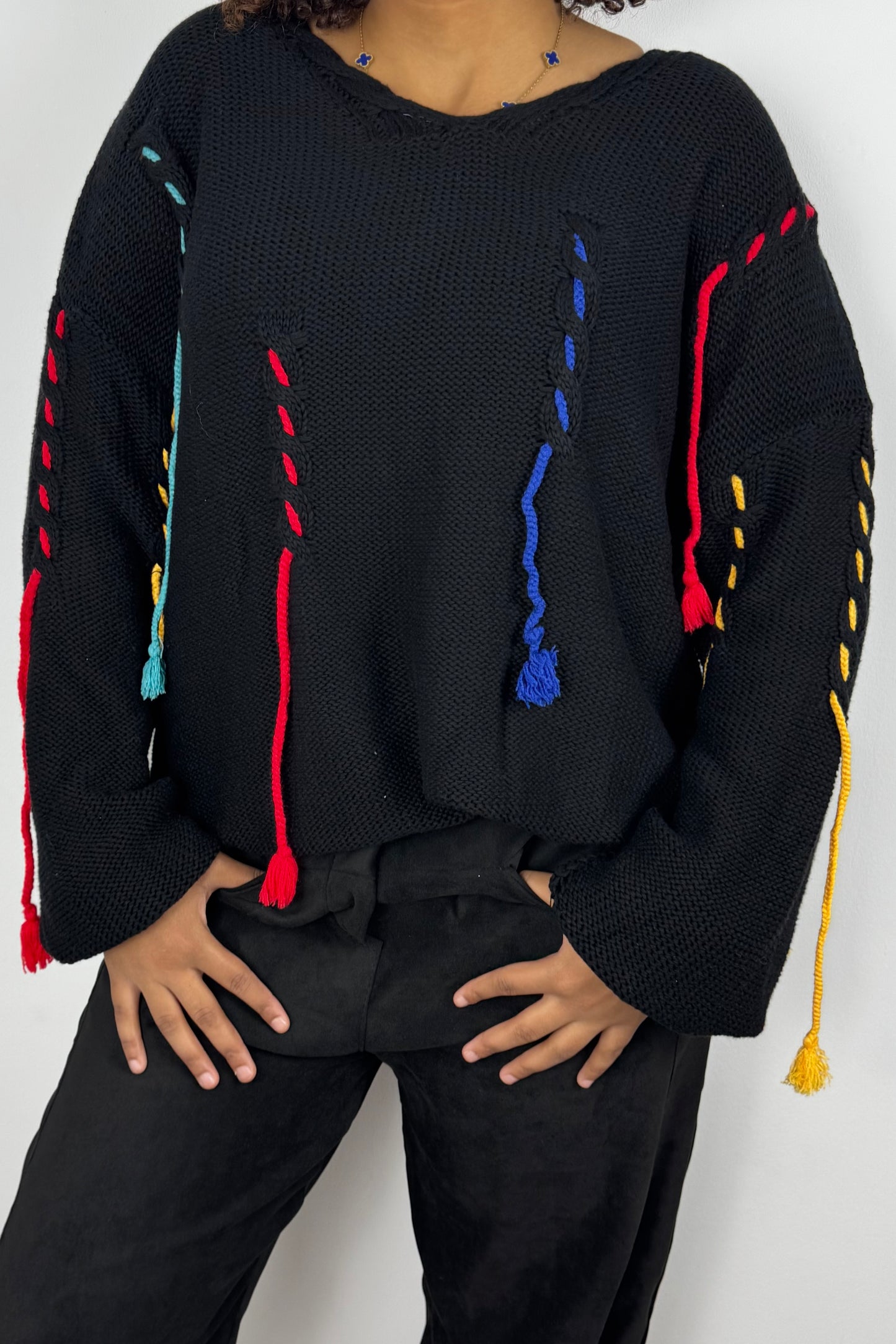Strickpullover mit bunten Details – Schwarz