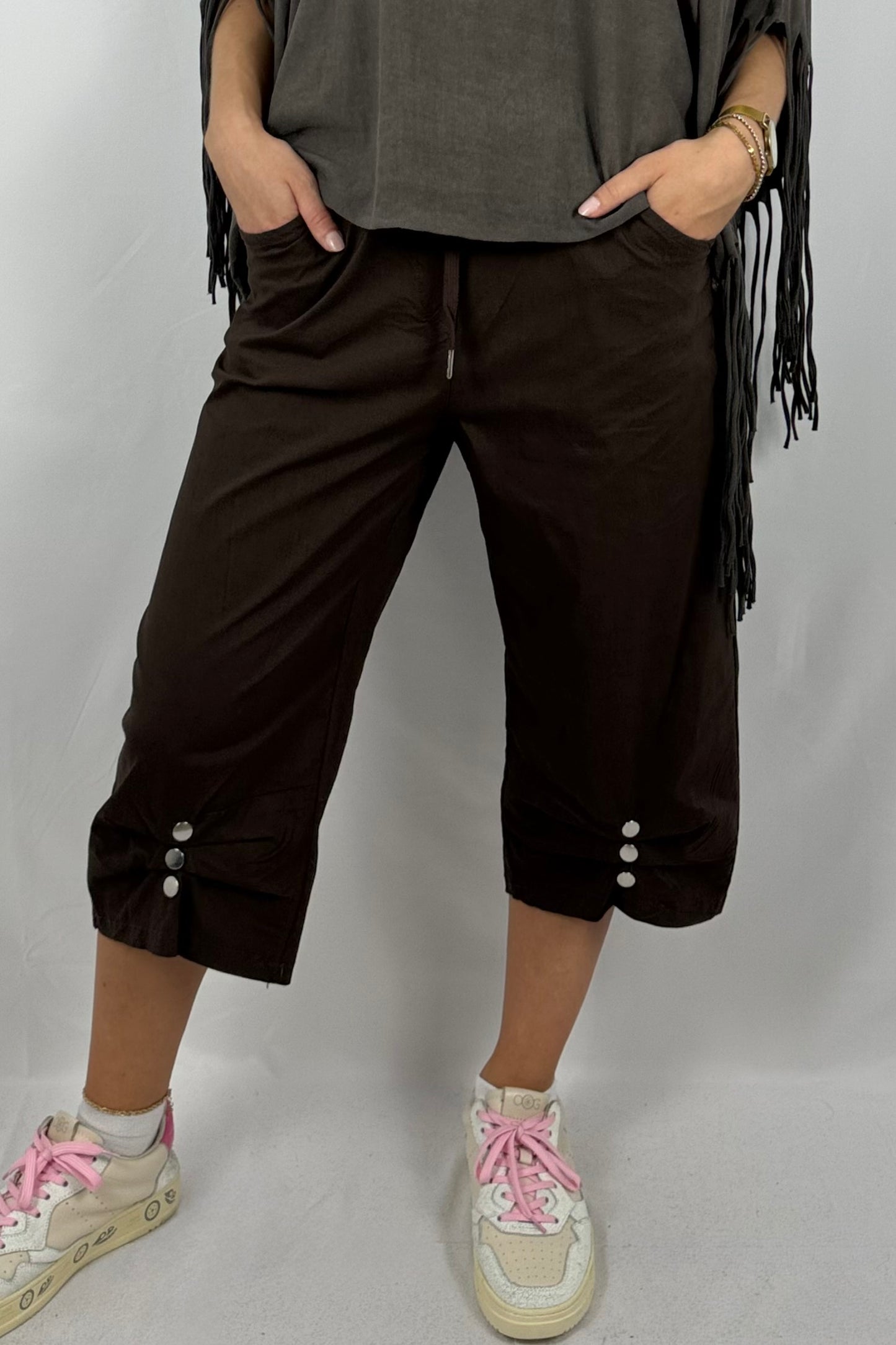 7/8-Hose mit Knopfdetail & Paperbag-Bund-Schoko