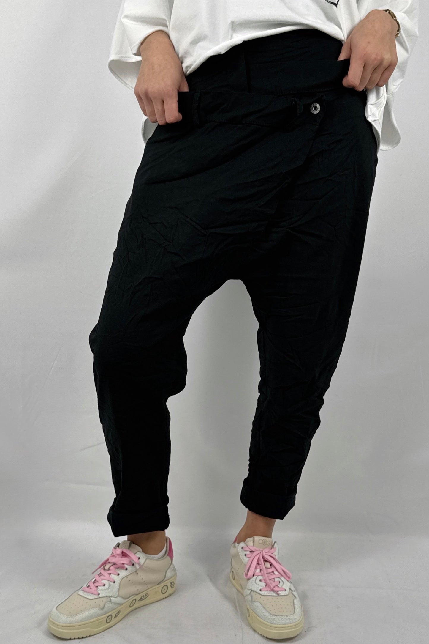 Damen Hose im Baggy Style mit Knopf Detail-Schwarz