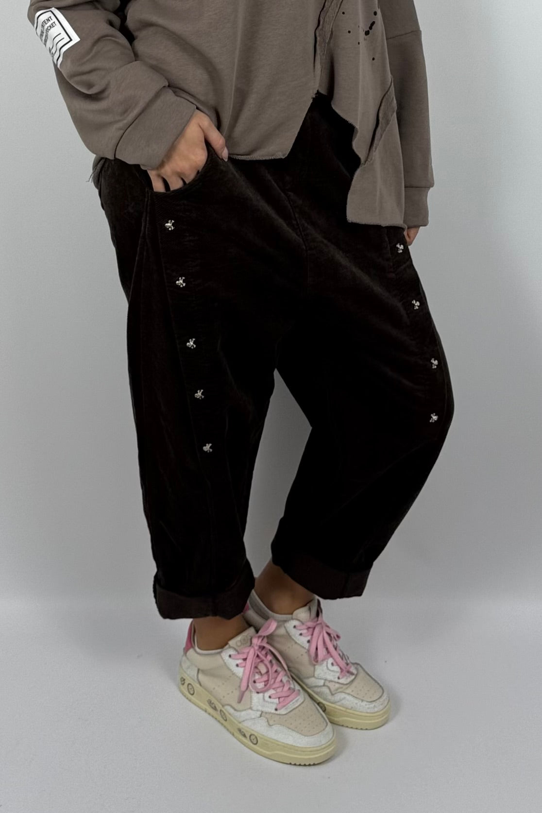 Damen Hose mit Schmuckdetails – Schoko