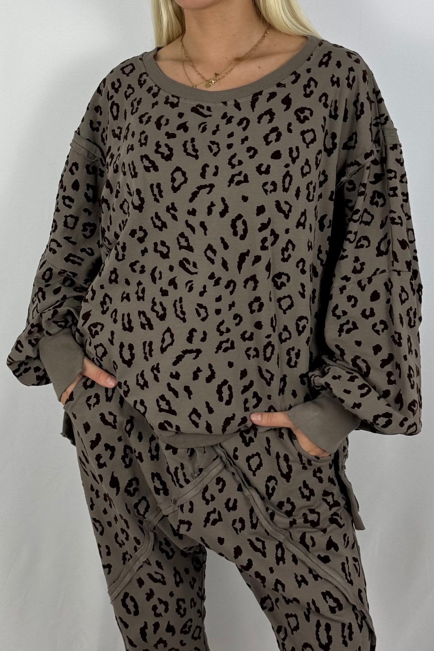 Damen Leo Sweatshirt – Oversize-Mud