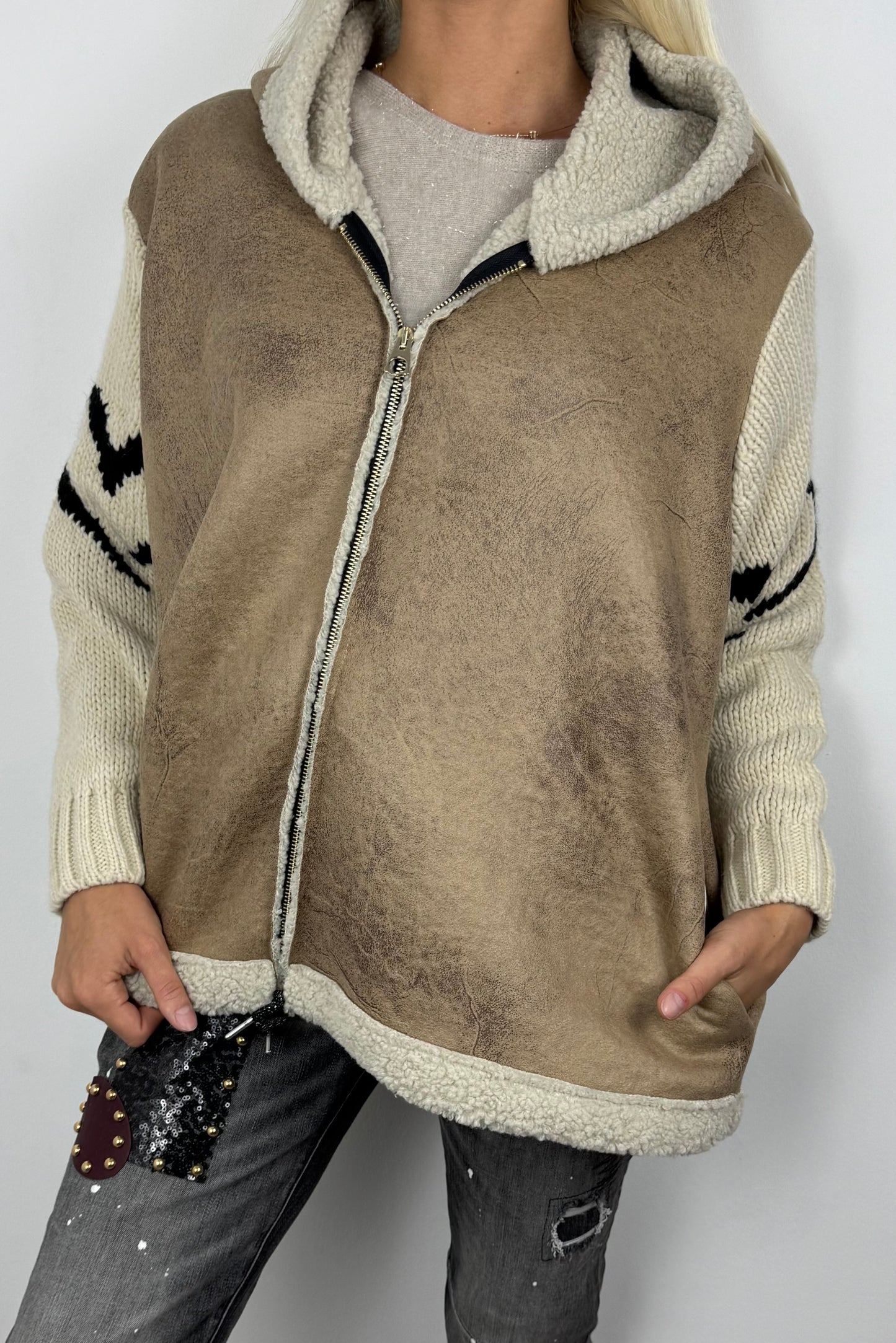 Jacke mit Teddyfutter und Strickärmeln –Beige