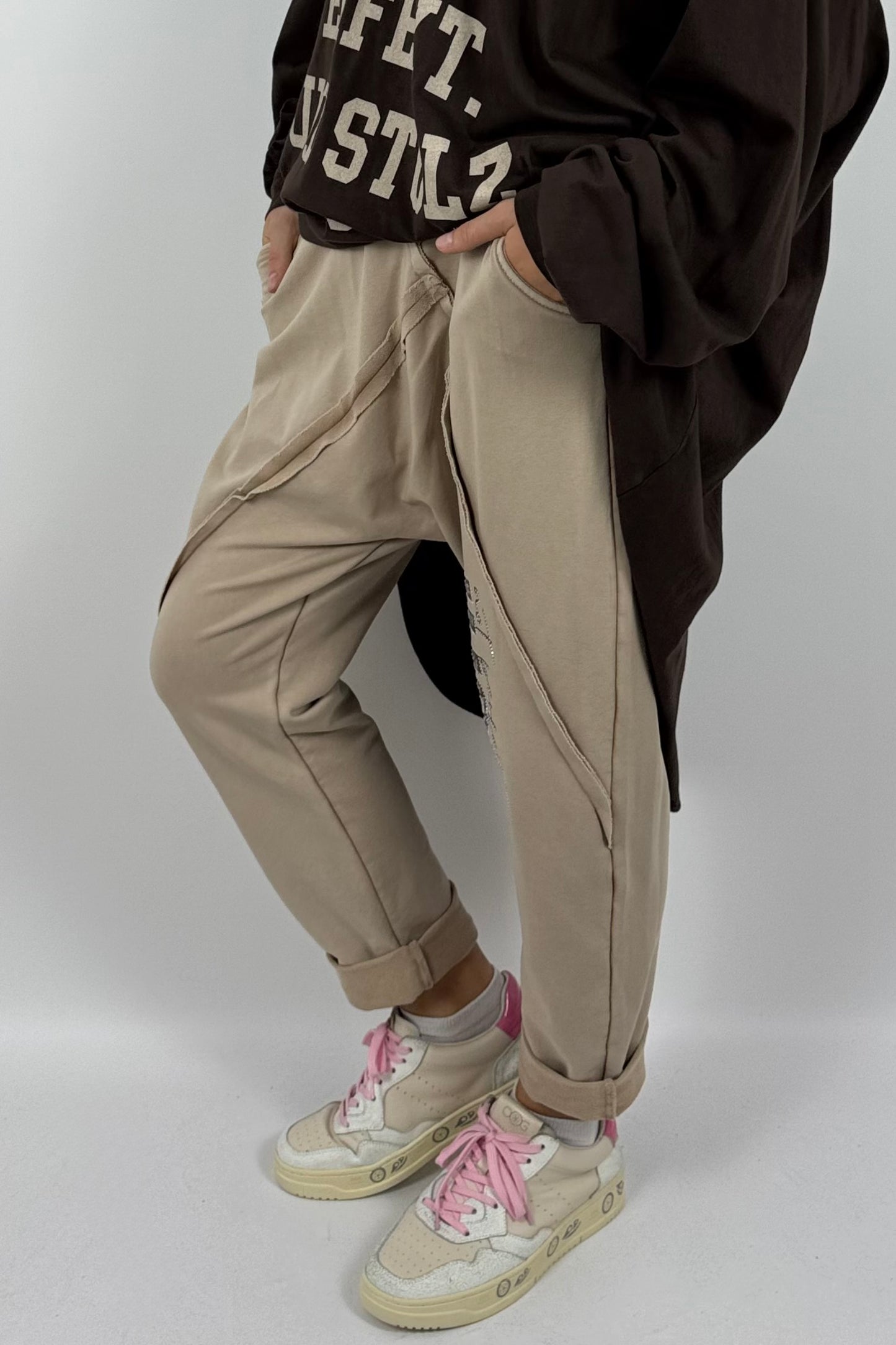 Lässige Baggy-Hose mit „JUST“-Detail – Safari