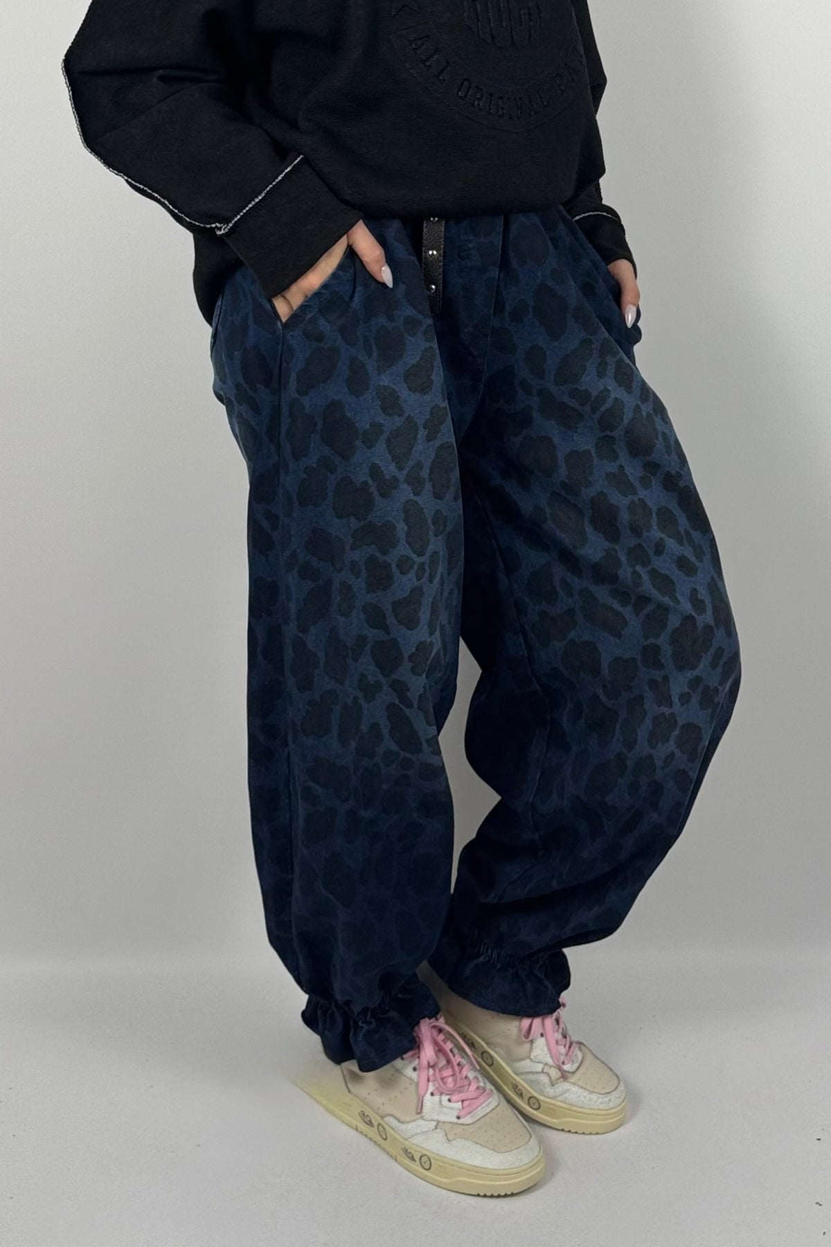 Modische Damen Balloonhose mit Leo-Muster & Gürtel –Jeans