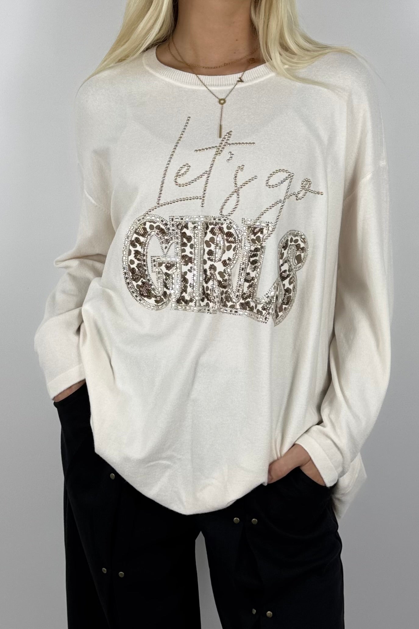 Damen Oversize Shirt „Let’s Go Girls“ mit Leo-Print & Glitzersteinen-Weiß