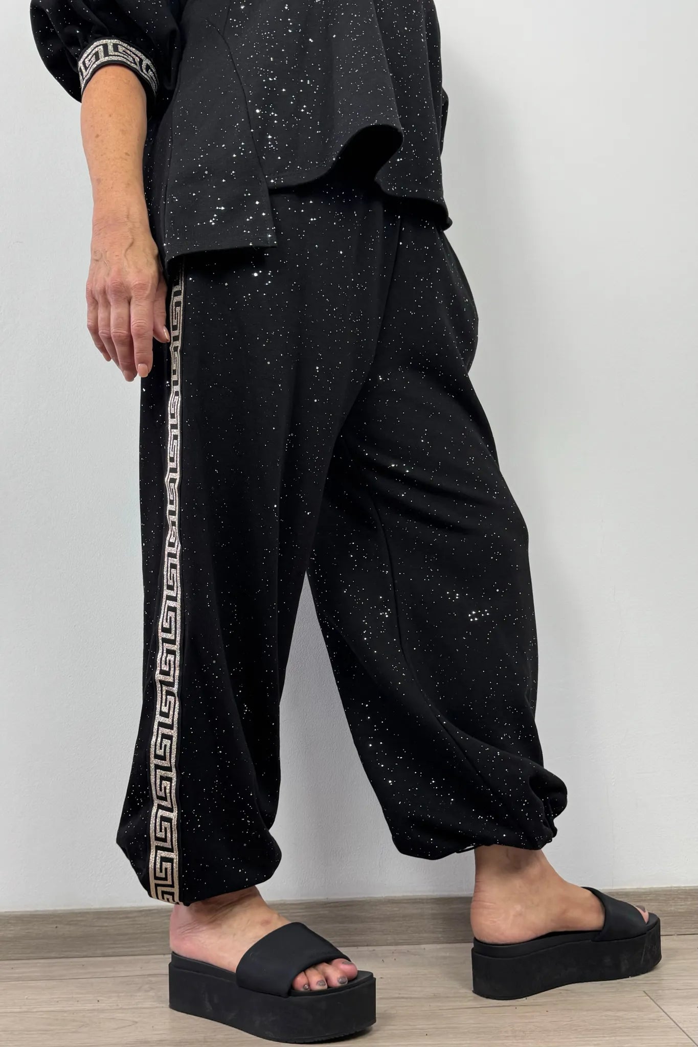 Damen Jogpants mit Glitzer – Zierstreifen & komfortabler Sitz