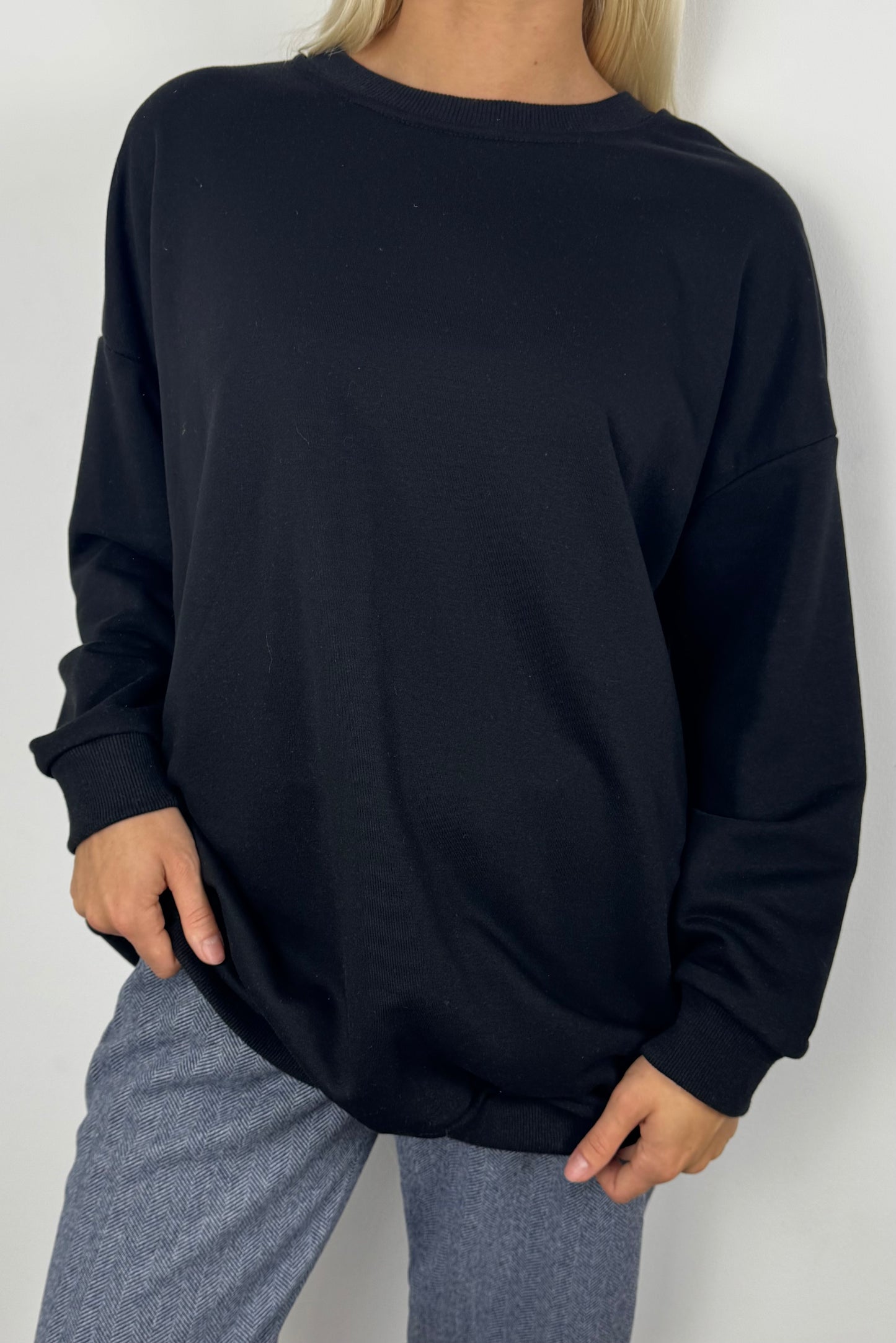 Oversized Sweatshirt mit Statement-Stickerei-Schwarz