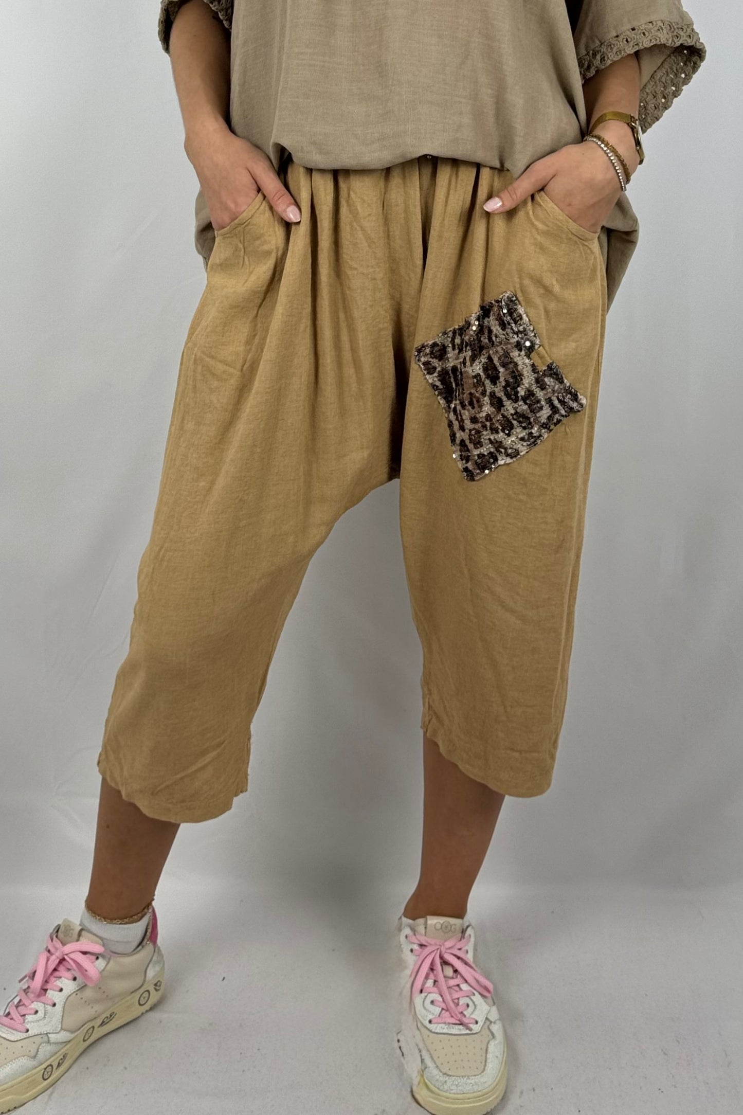 Leinen-Shorts mit Pailletten-Applikation-Kamel