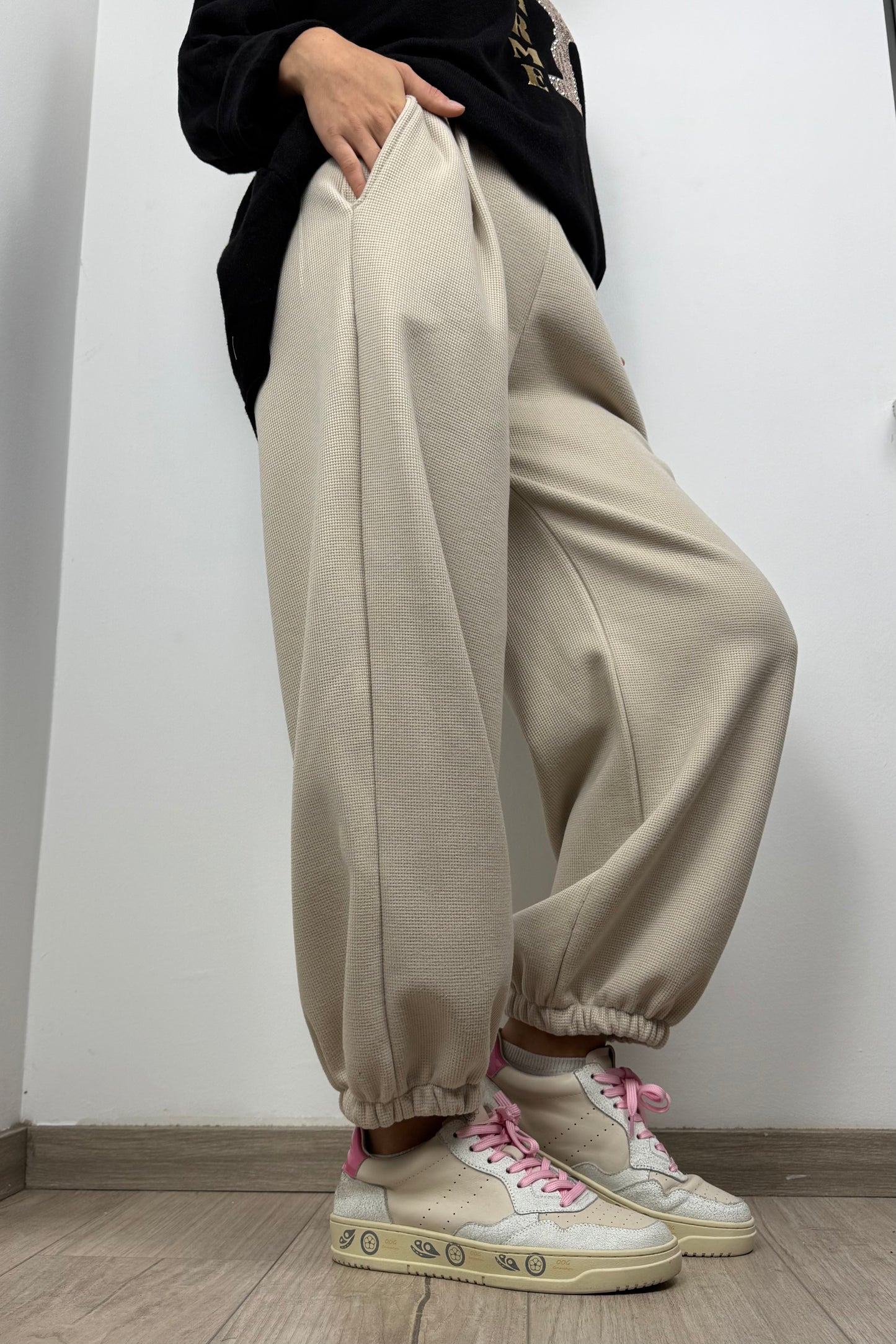 Damen Hose mit Gummibund und weitem Bein –Beige