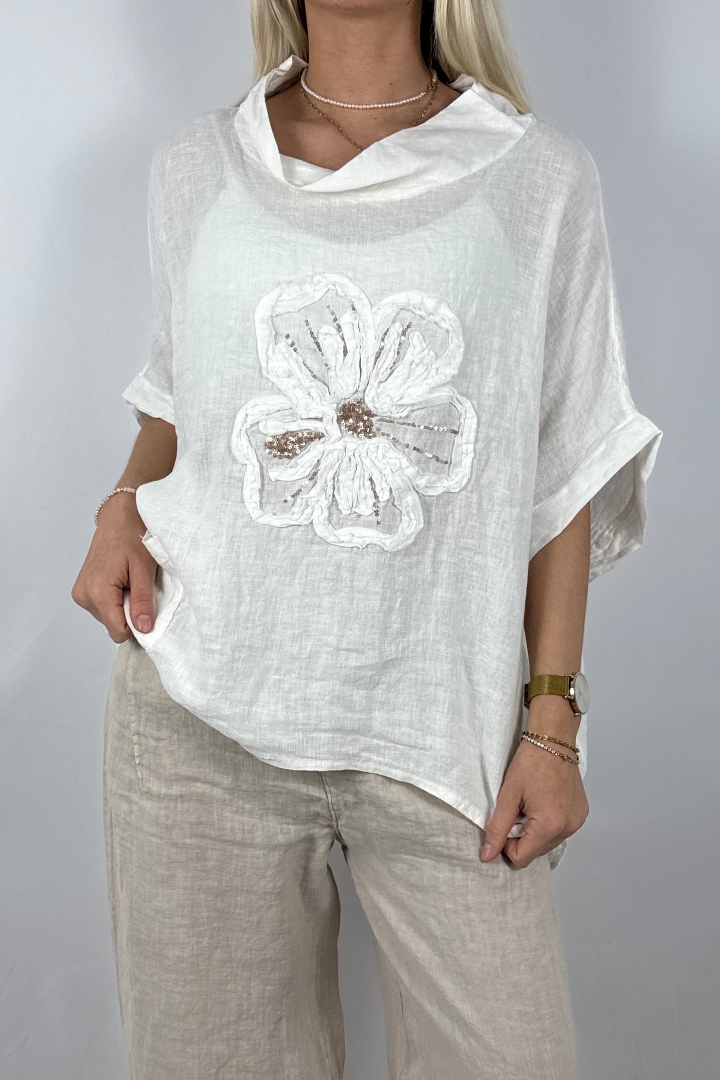 Leinen Shirt mit Blumen-Applikation – Lässiger Look-Weiß