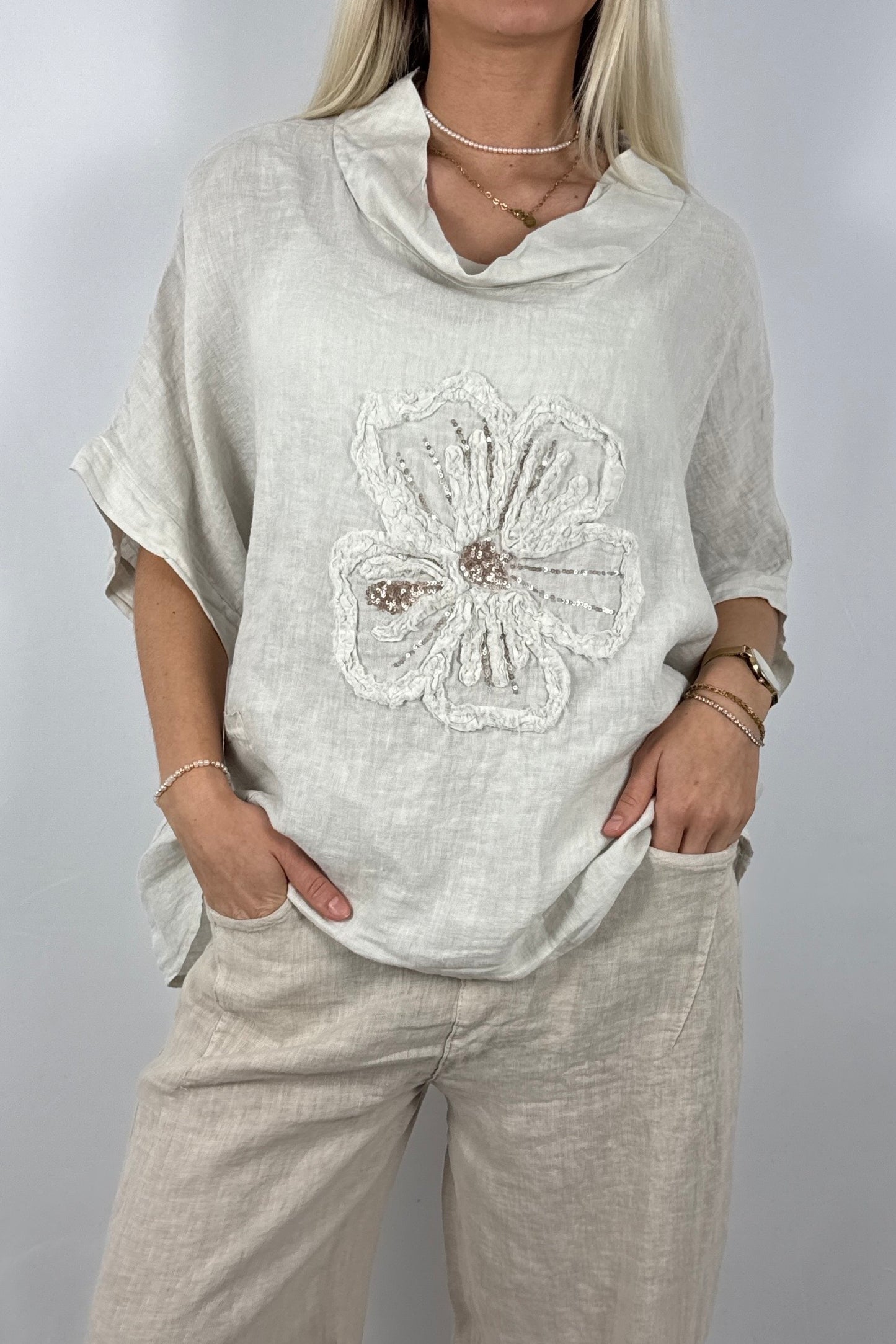 Leinen Shirt mit Blumen-Applikation – Lässiger Look-Beige