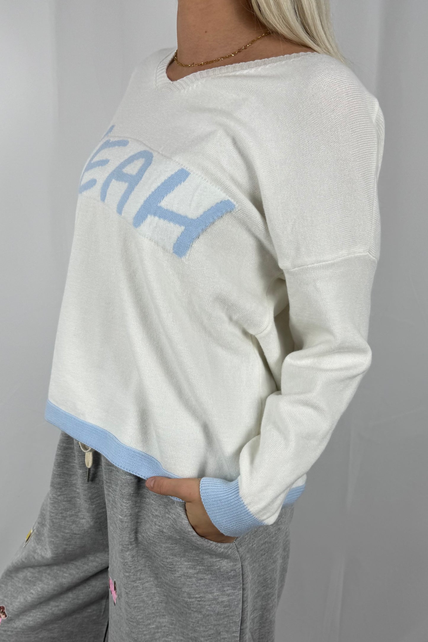 Damen Strickshirt „YEAH“-Hellblau