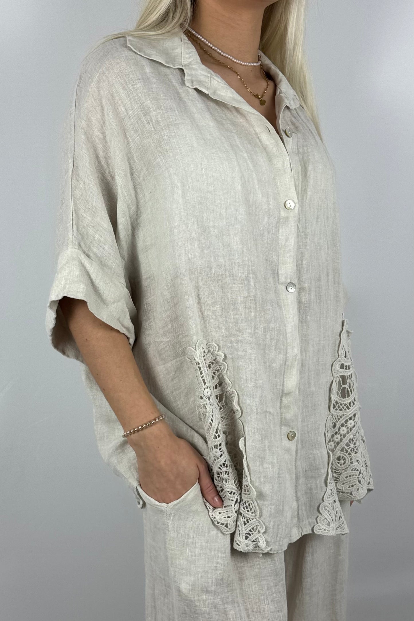 Leinen Bluse mit Spitze – Lockerer Oversize Style-Beige