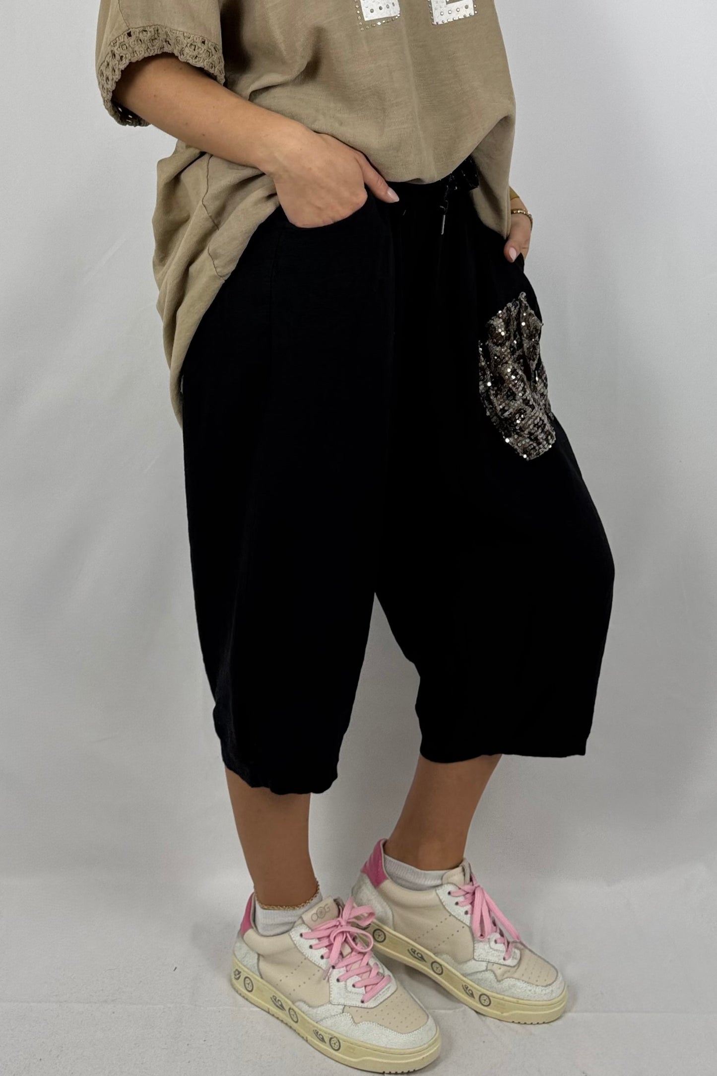 Leinen-Shorts mit Pailletten-Applikation-Schwarz